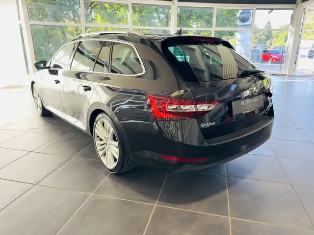 Skoda Superb view 4