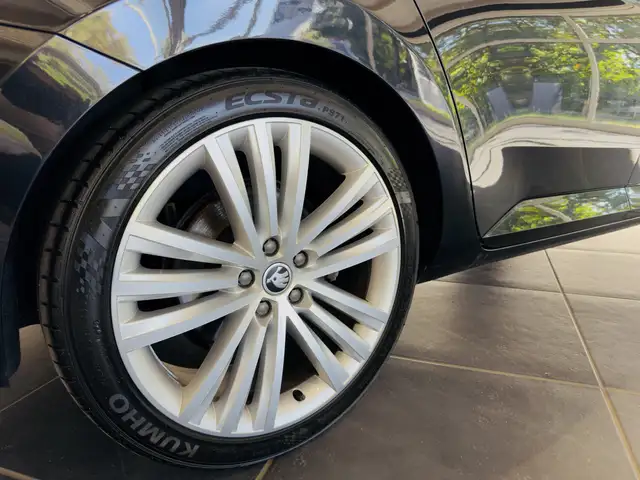 Skoda Superb view 9