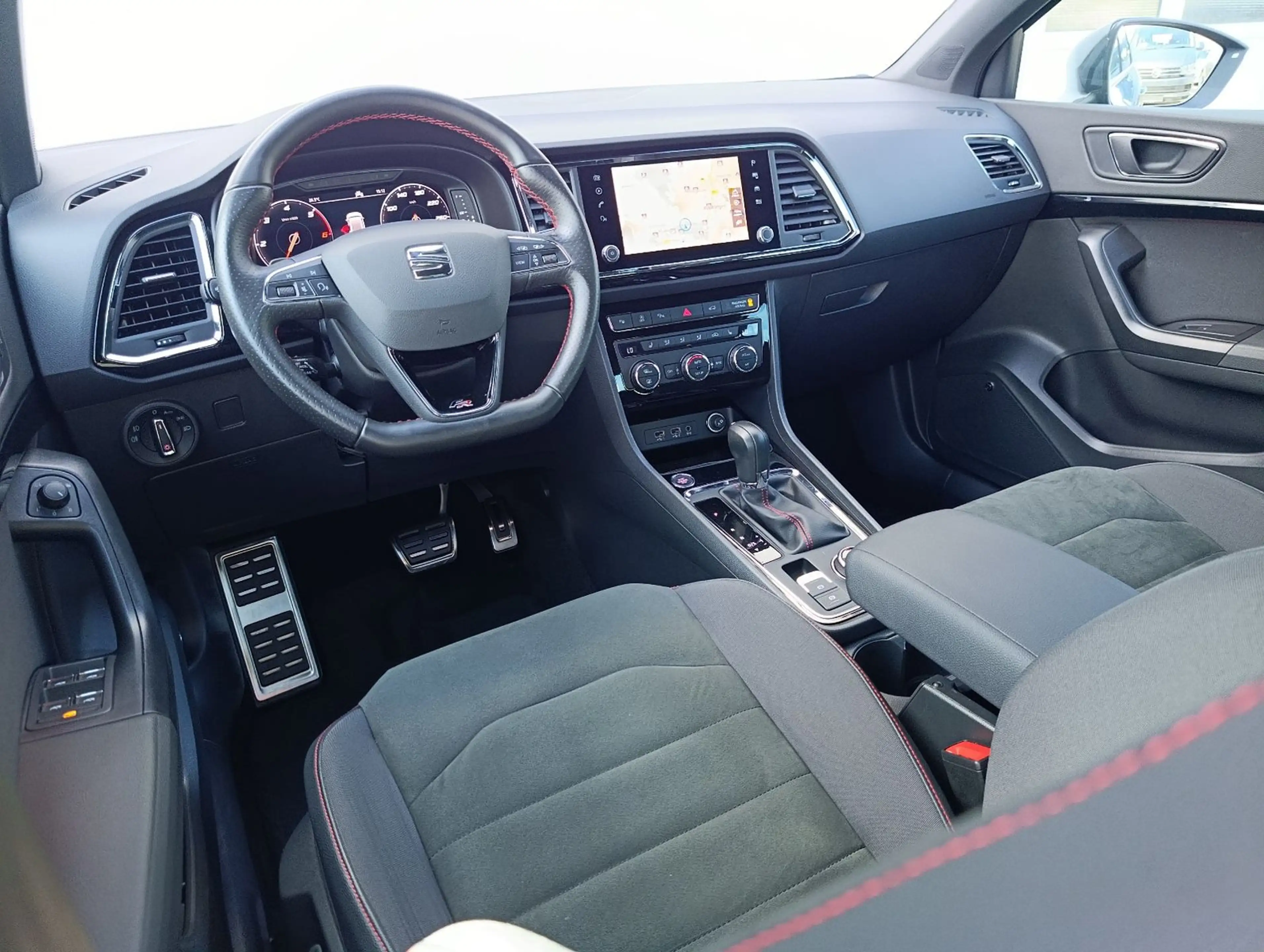 SEAT Ateca FR 4Drive Pano RFK 360°Alcantara Sound ACC — photo 11