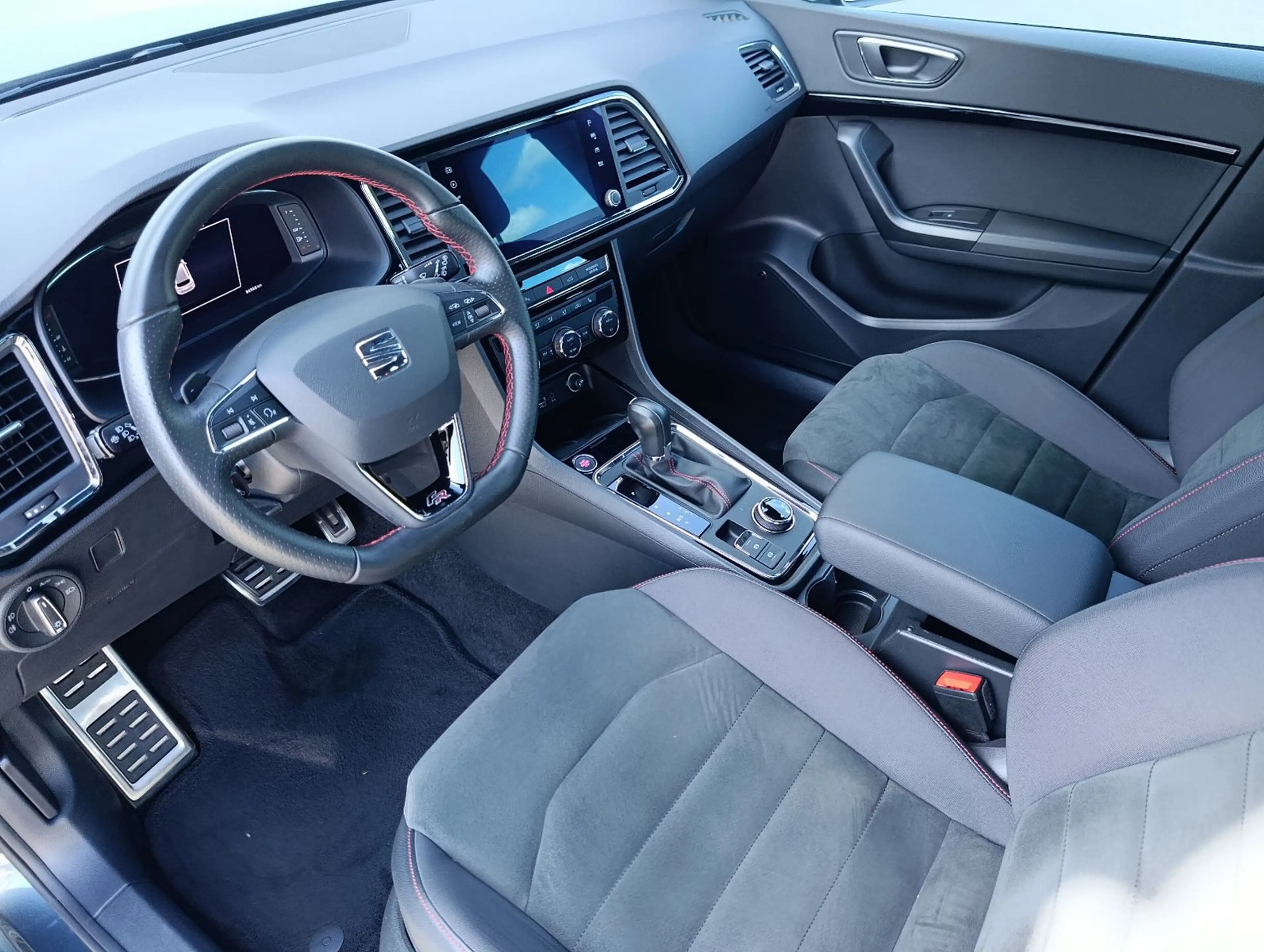 SEAT Ateca FR 4Drive Pano RFK 360°Alcantara Sound ACC — photo 12