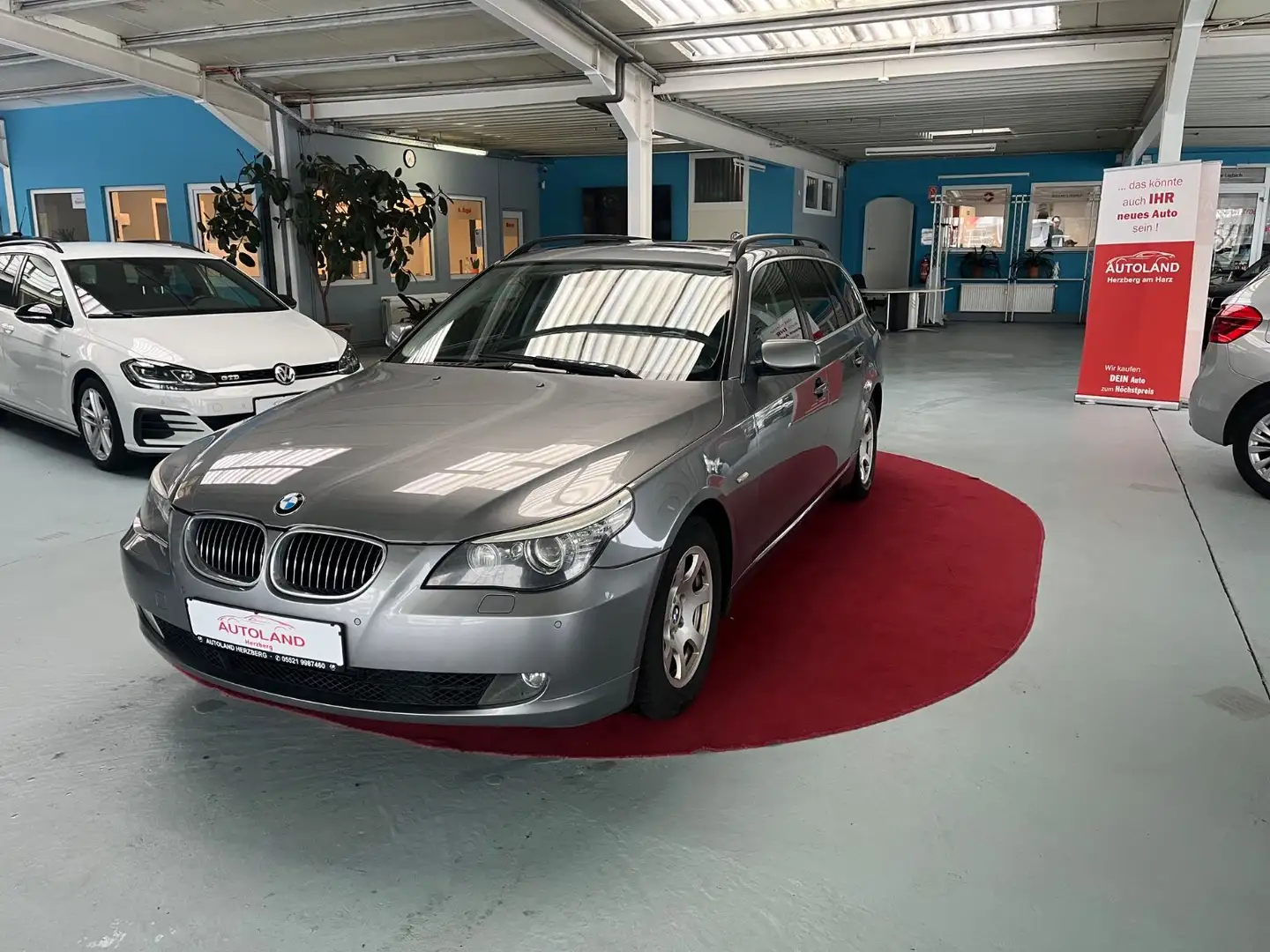 BMW 525 d TOURING HEAD-UP NAVI TEMP SHZ PDC PANO Серый - 1