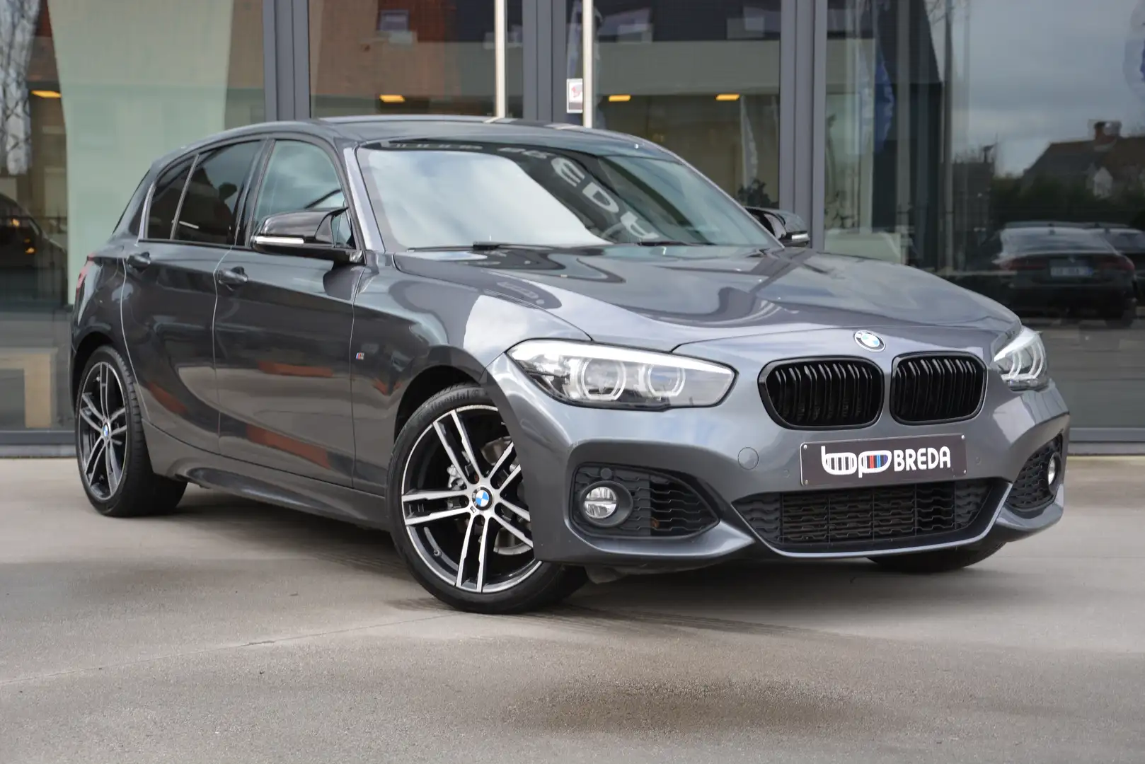 BMW 118 iA M-Sport/PDC/LED/Navi/Get Ruit/Alu 18" - 1