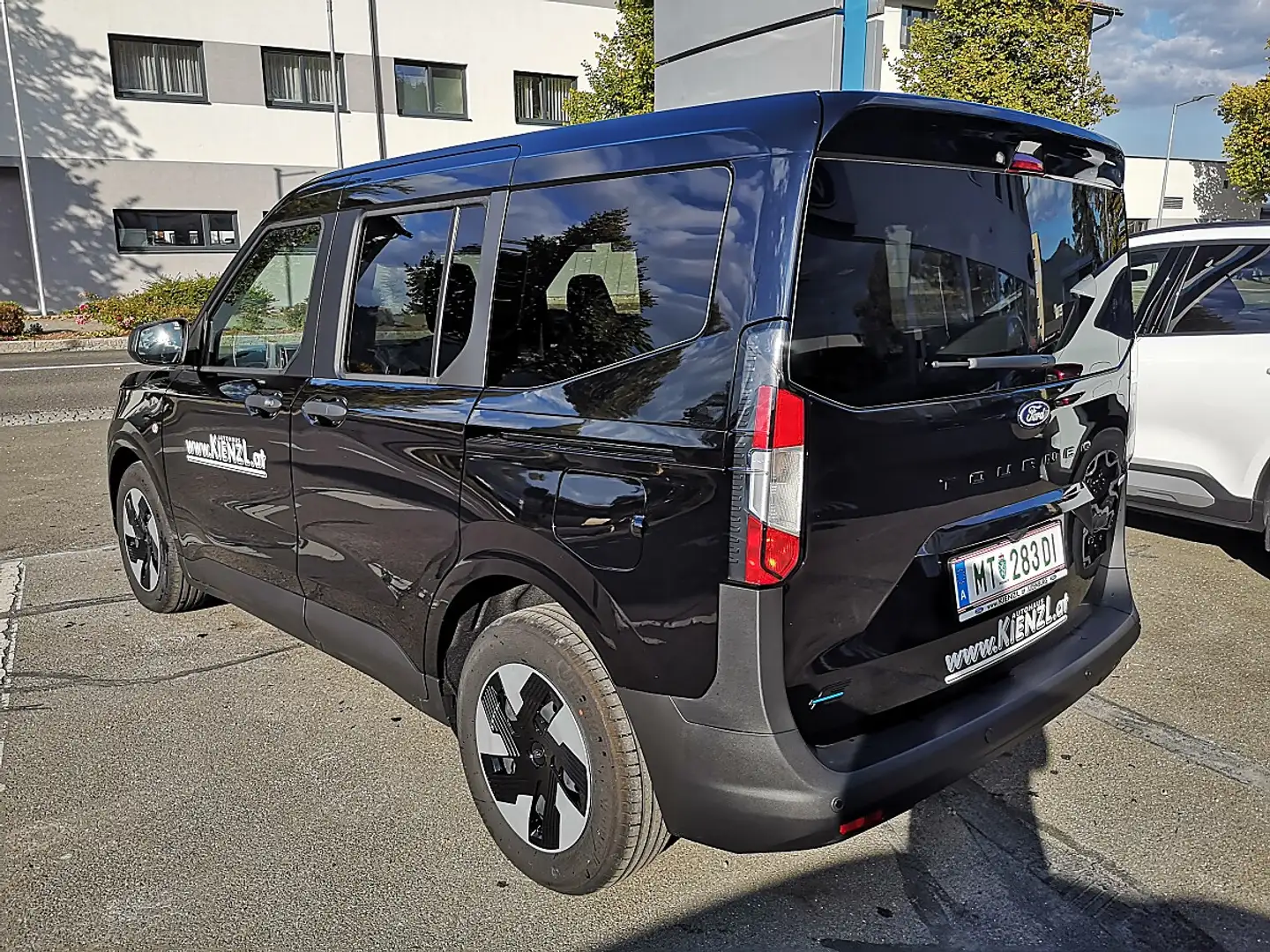 Ford Tourneo Courier E-Tourneo Courier Trend Schwarz - 2