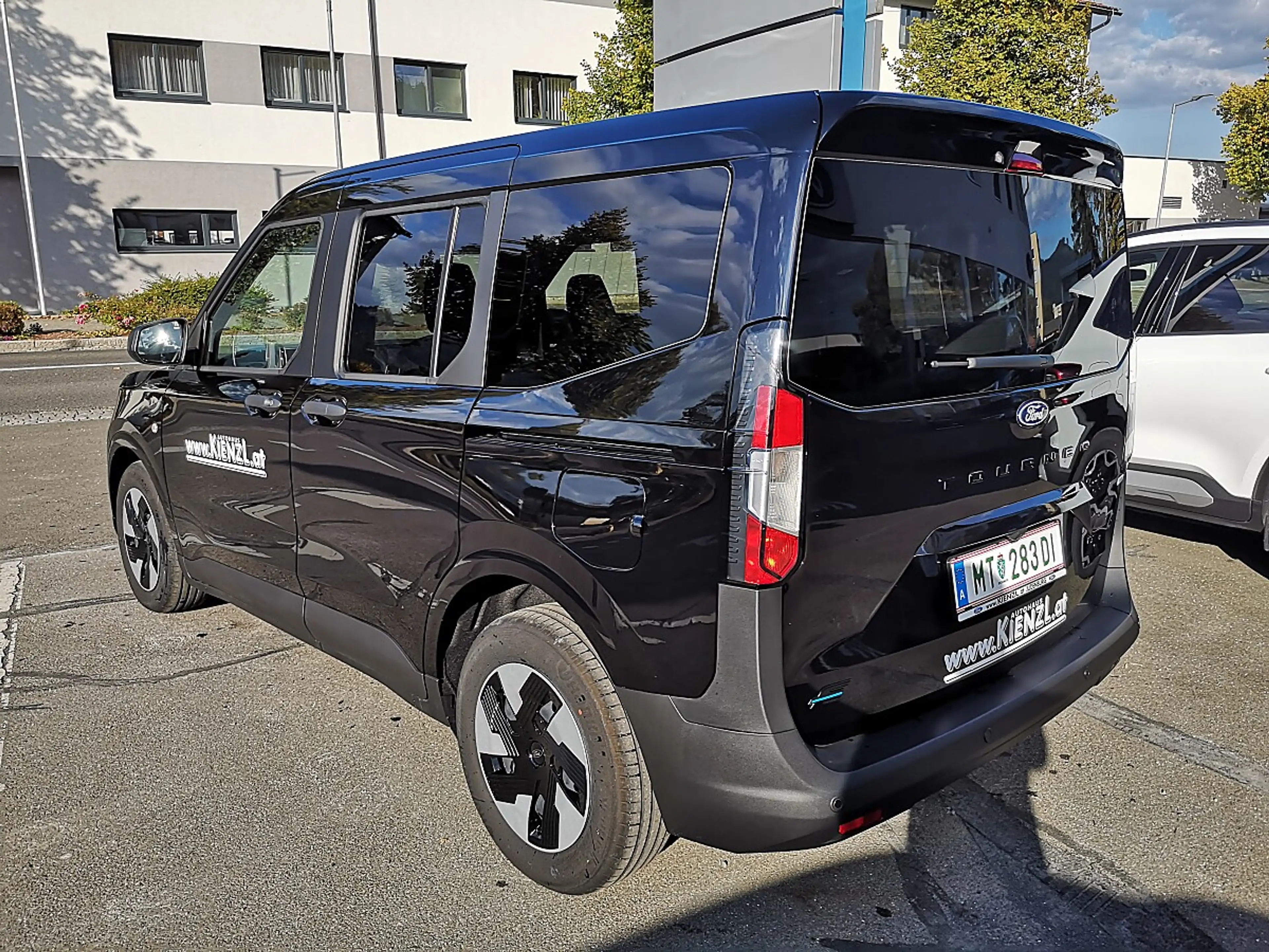Ford Tourneo Courier E-Tourneo Courier Trend — photo 2