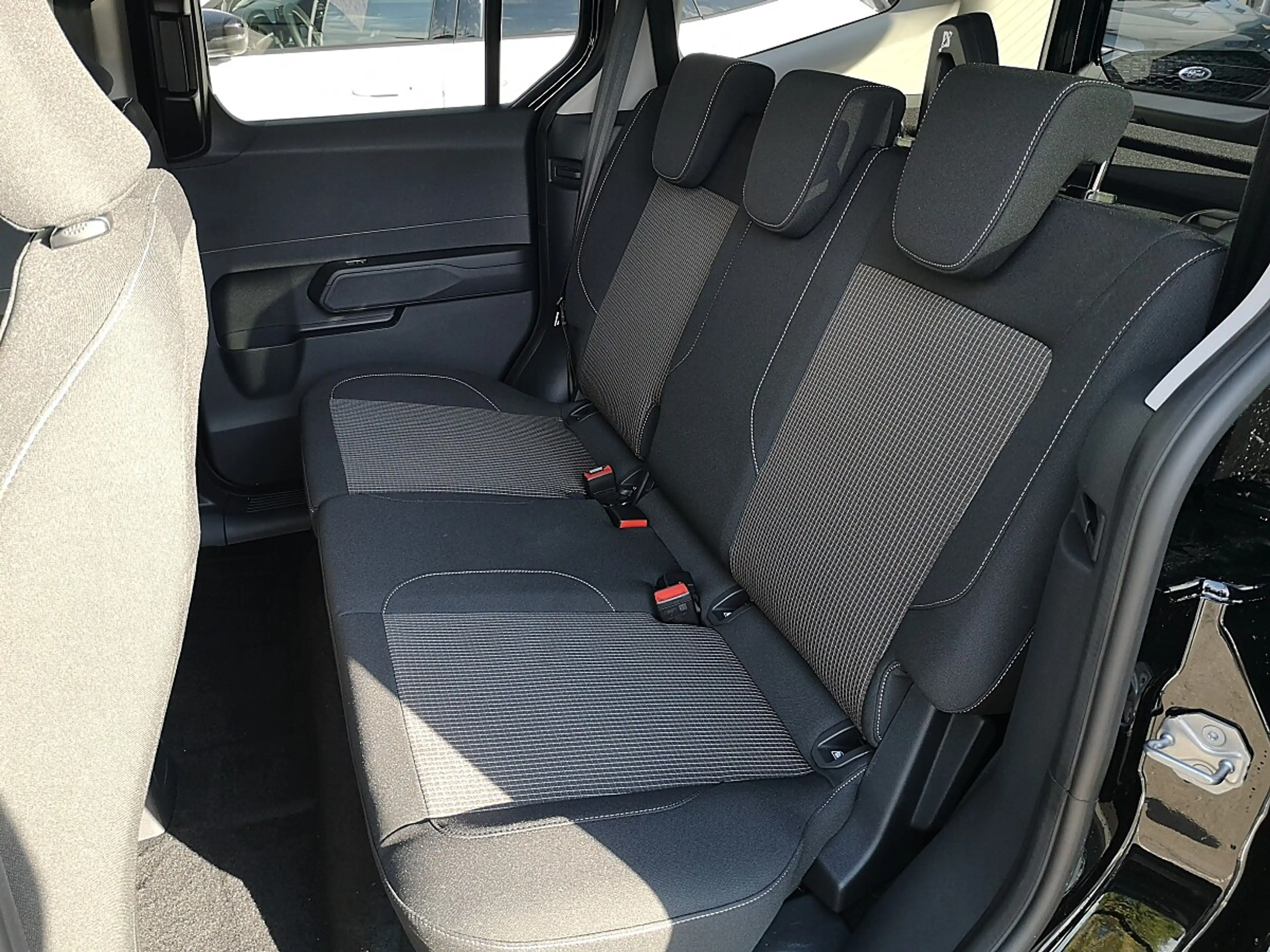 Ford Tourneo Courier E-Tourneo Courier Trend — photo 10