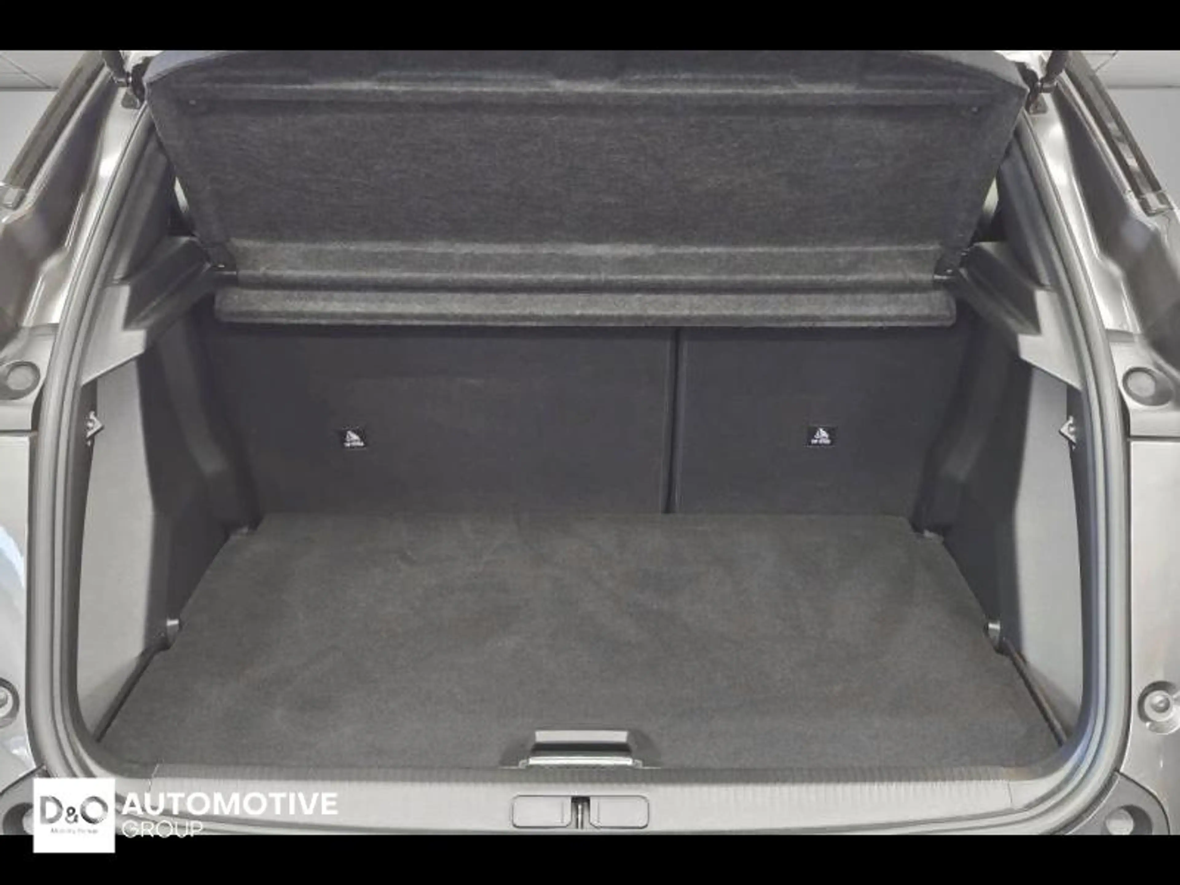 Peugeot 2008 allure camera gps — photo 18