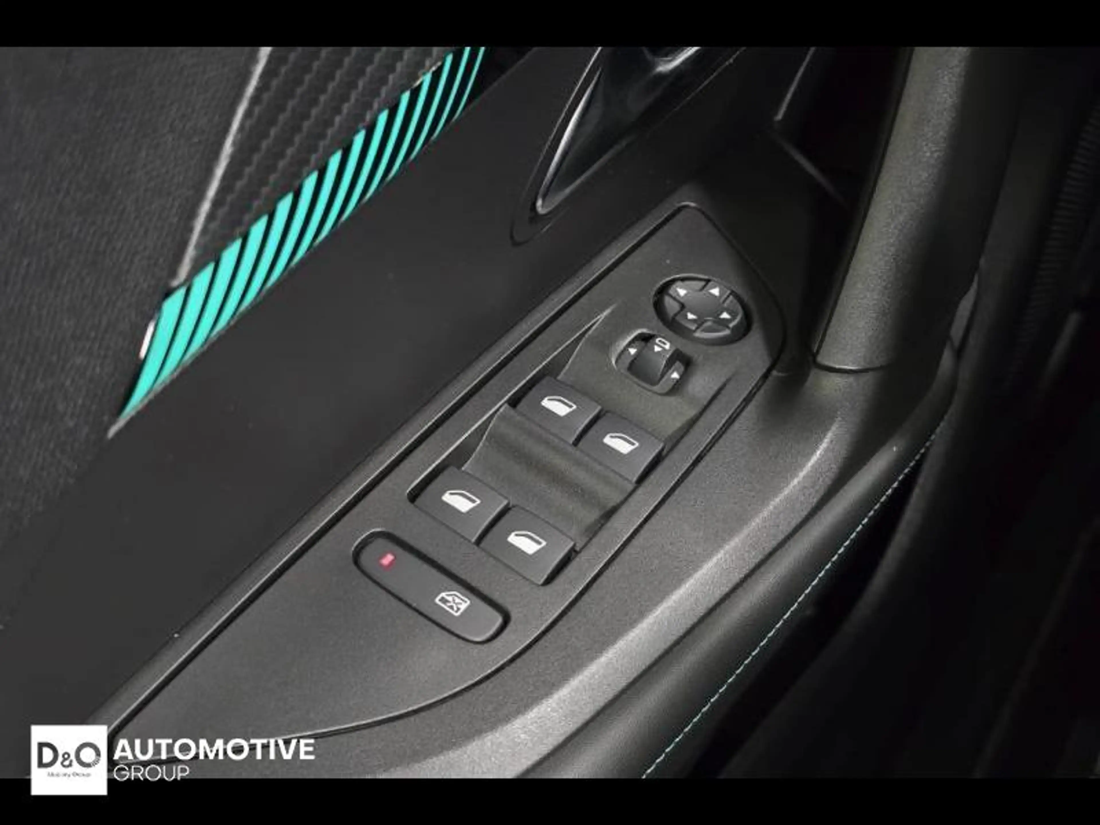 Peugeot 2008 allure camera gps — photo 26