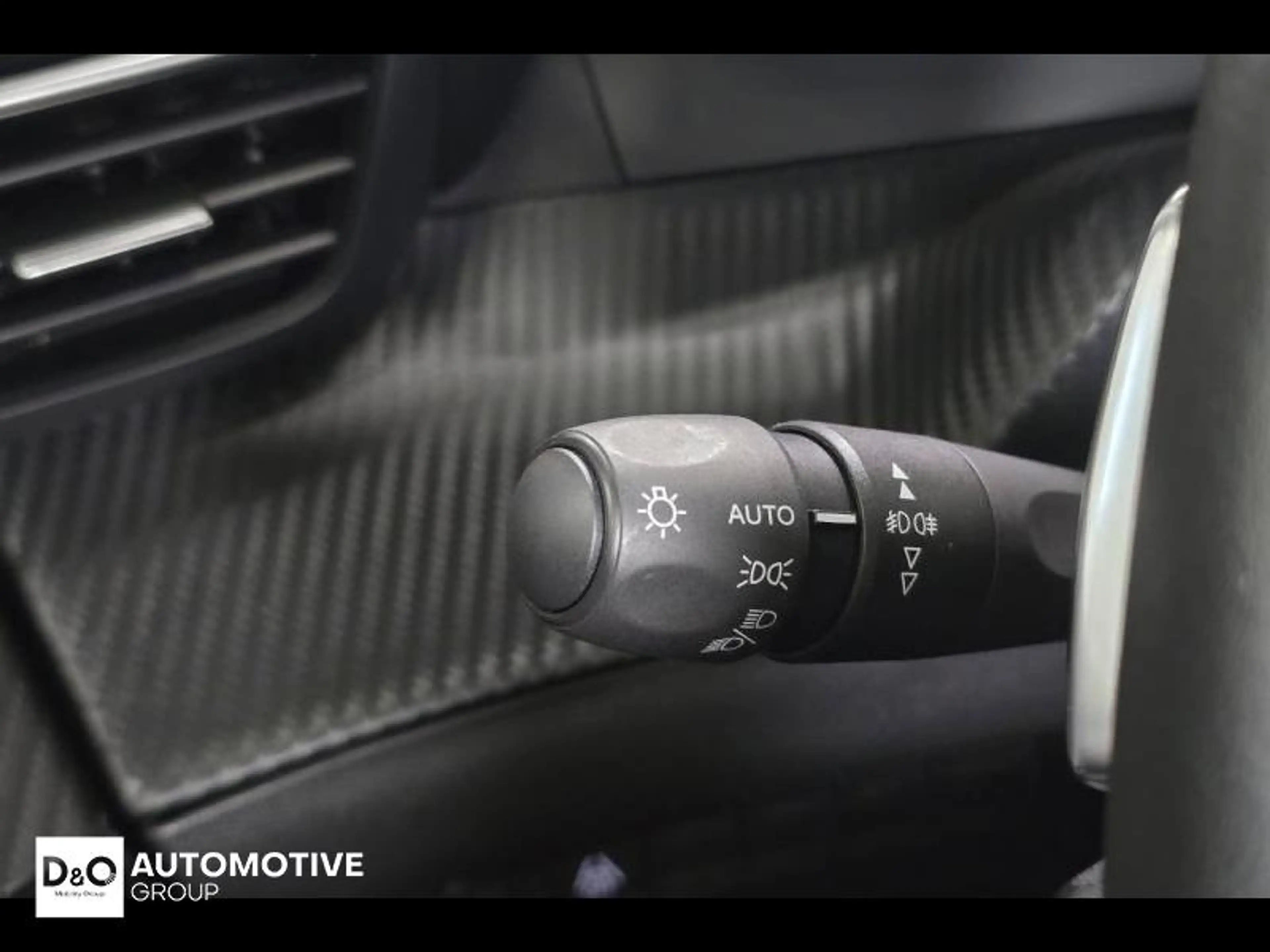 Peugeot 2008 allure camera gps — photo 21