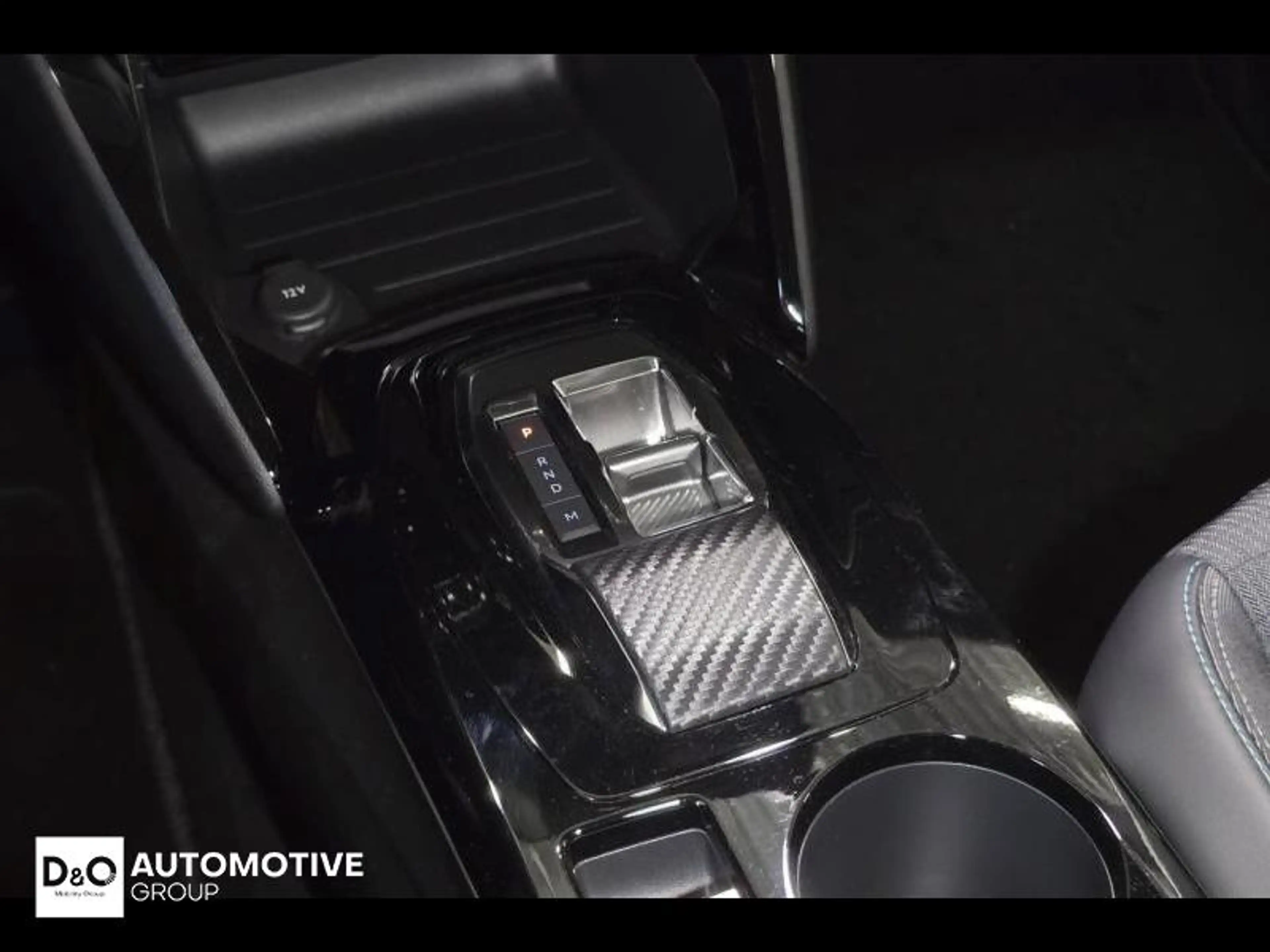 Peugeot 2008 allure camera gps — photo 25