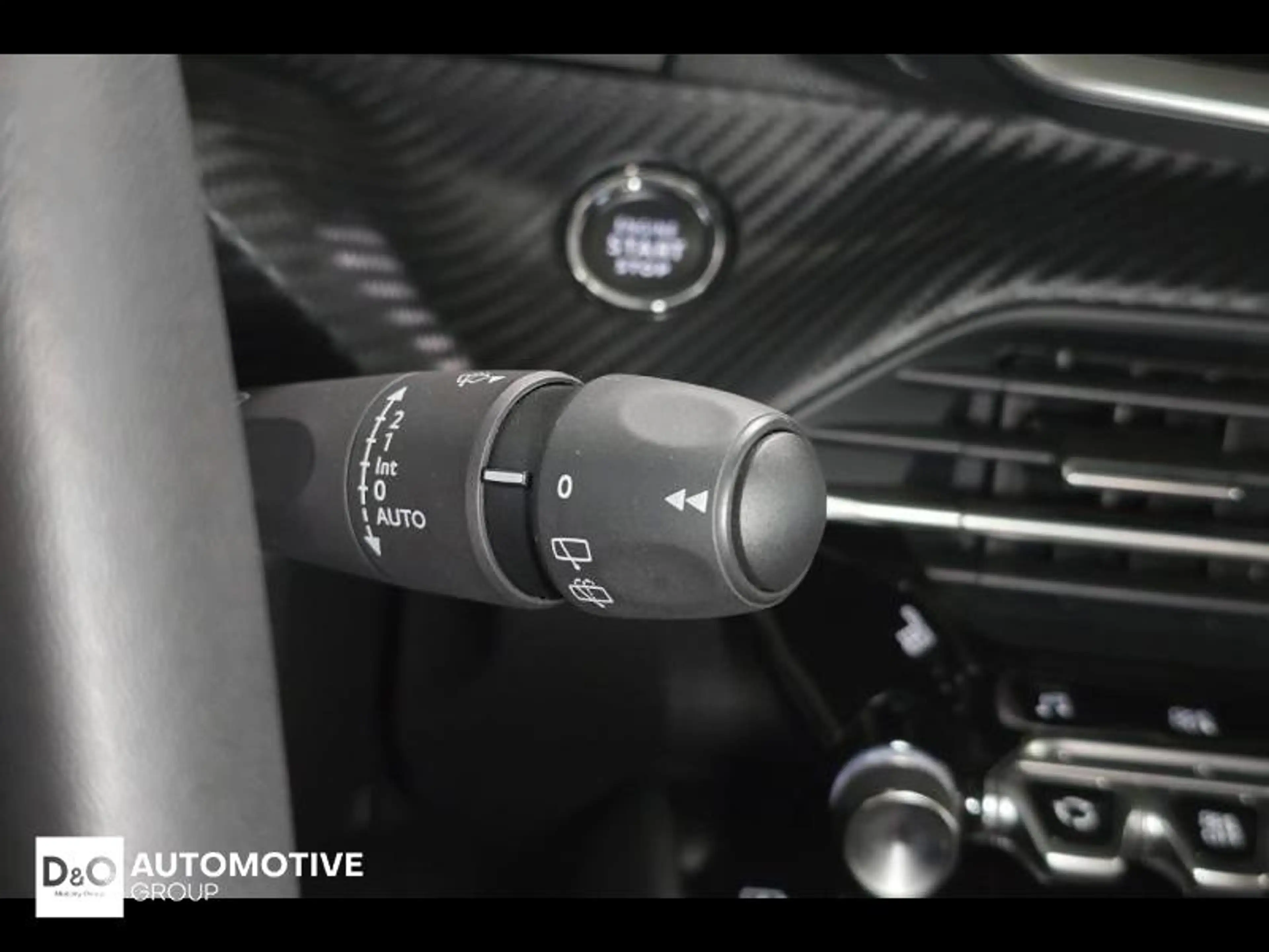 Peugeot 2008 allure camera gps — photo 22