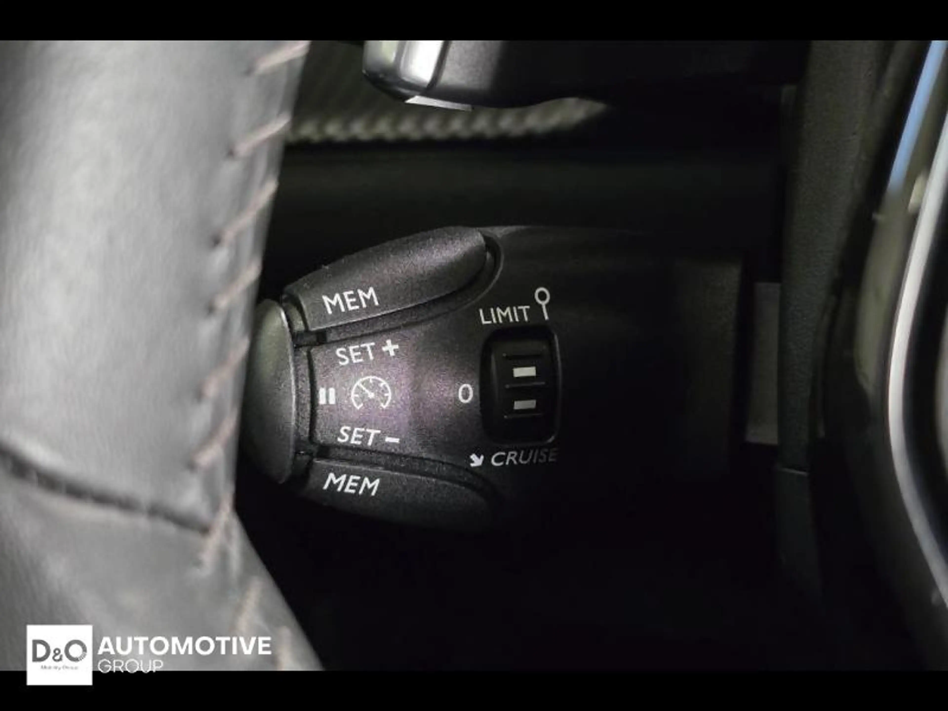 Peugeot 2008 allure camera gps — photo 20