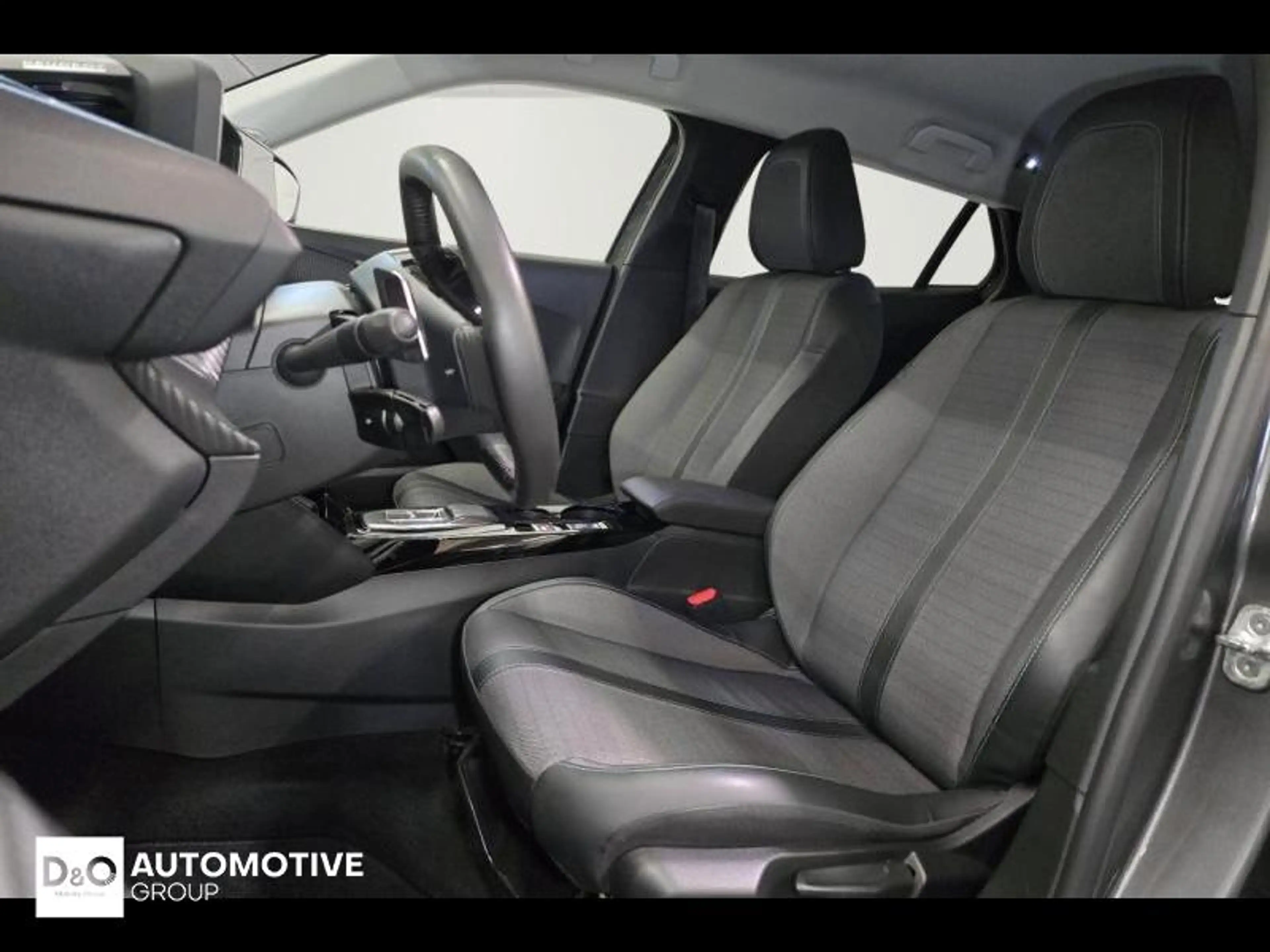 Peugeot 2008 allure camera gps — photo 9