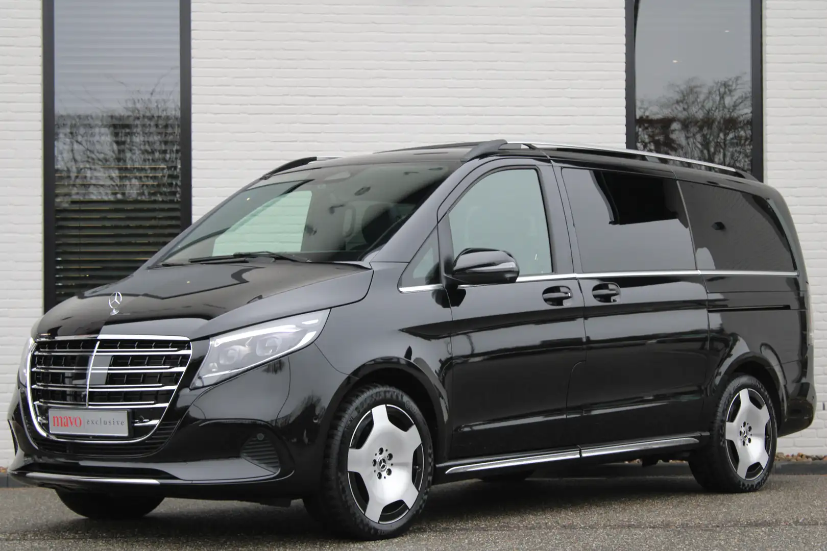 Mercedes-Benz V 300 300d / AMG / Exclusive / 4-Matic / 7-Pers / Luchtv Noir - 2