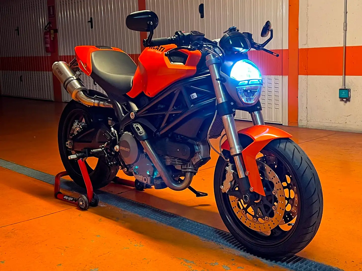 Ducati Monster 696 plus Portocaliu - 1