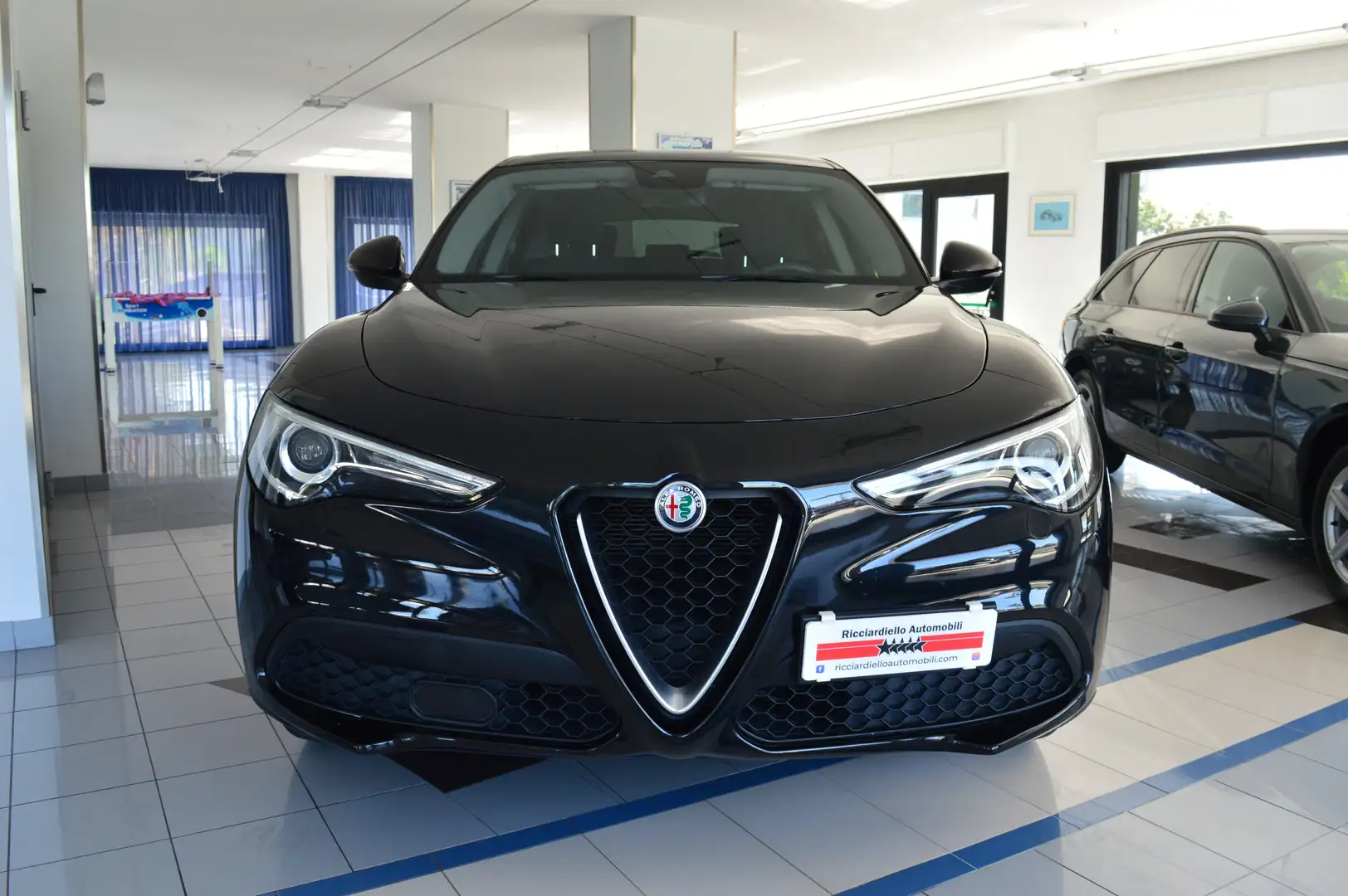 Alfa Romeo Stelvio 2.2 t Sport Tech 160Cv AT8 auto - Italiana Nero - 2