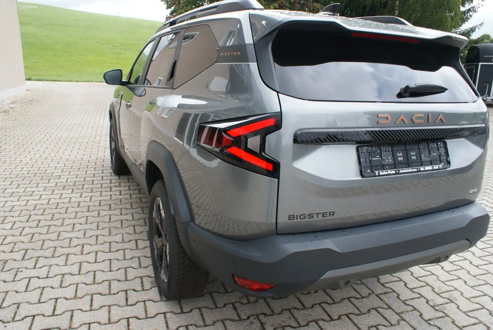 Dacia Bigster TCe 130 Extreme 4x4 Grau - 2