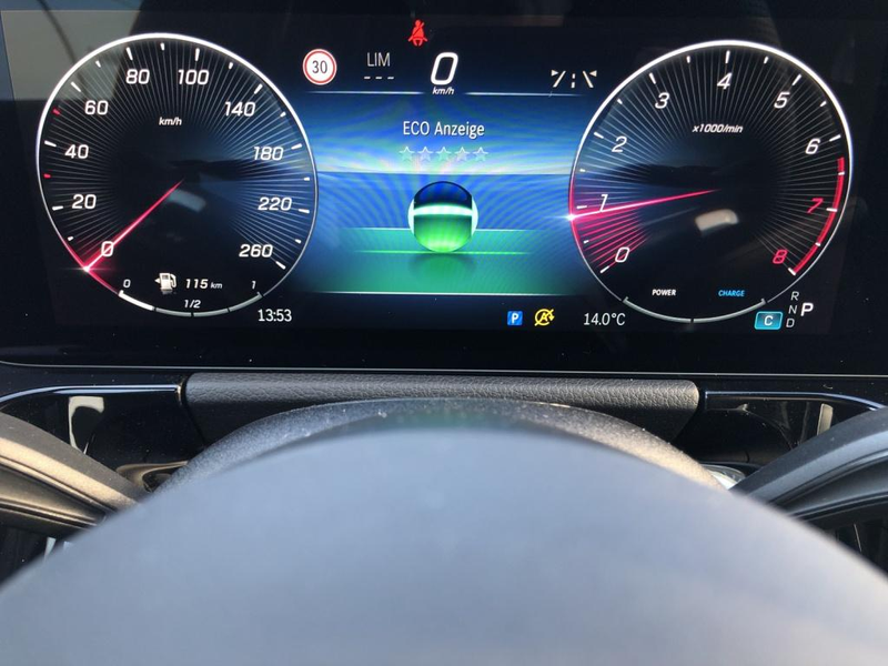 Mercedes-Benz GLA 180 AMG+ILS+MBUX+Night+AHK+Wide+360+Cam+LED — photo 11