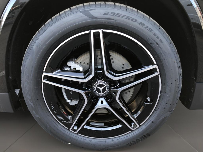 Mercedes-Benz GLA 180 AMG+ILS+MBUX+Night+AHK+Wide+360+Cam+LED — photo 10