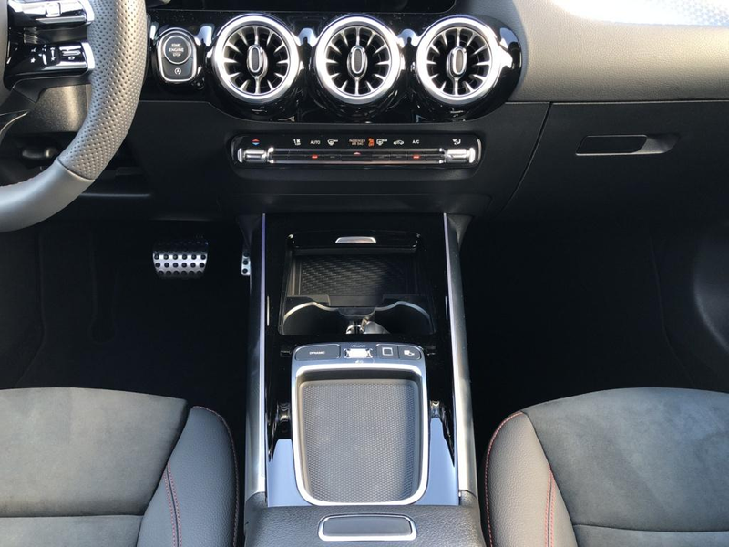 Mercedes-Benz GLA 180 AMG+ILS+MBUX+Night+AHK+Wide+360+Cam+LED — photo 15
