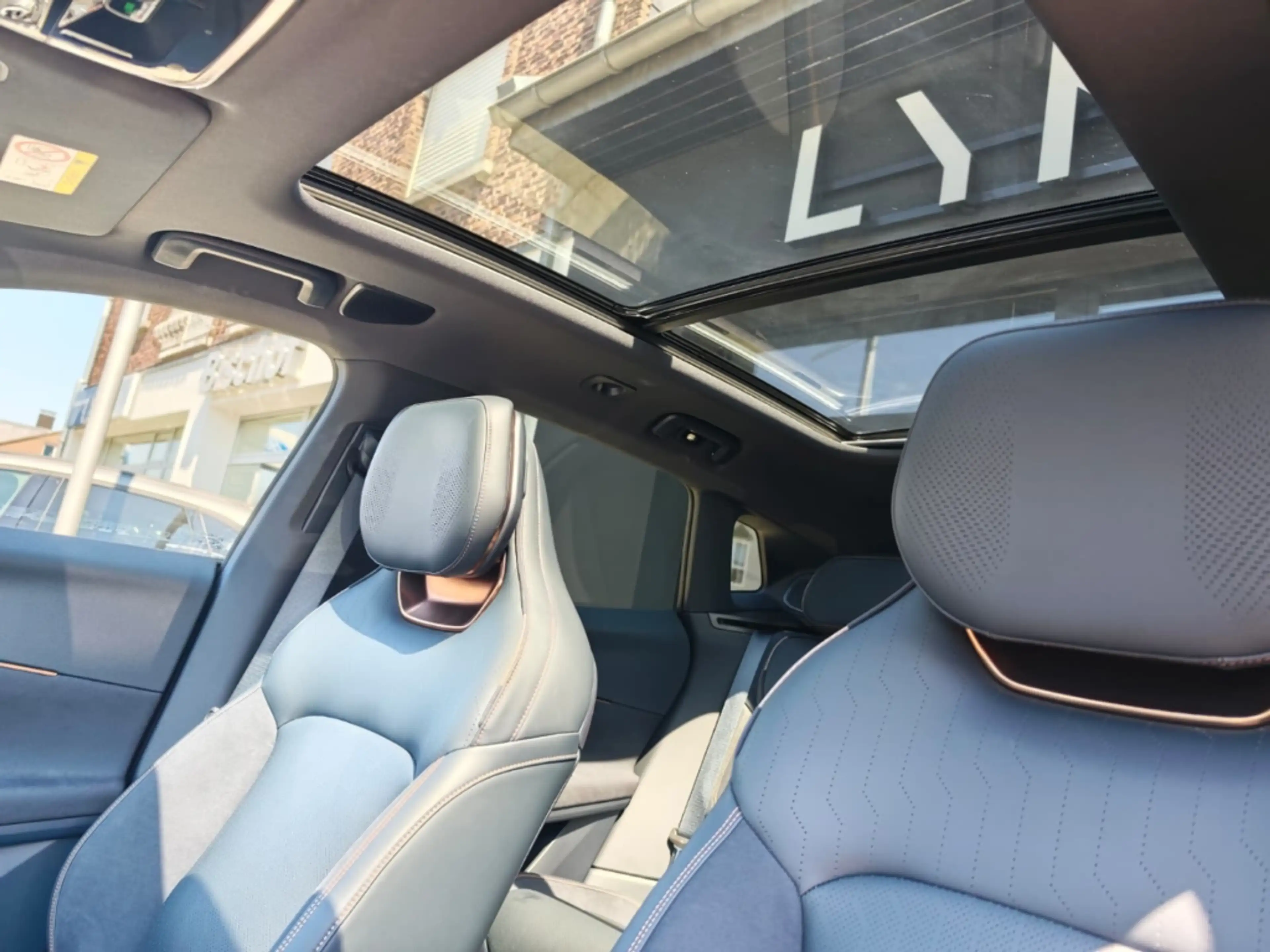 Lynk & Co 08 More 1.5 T PHEV 257 KW El. Panodach Navi Leder Dig — photo 14