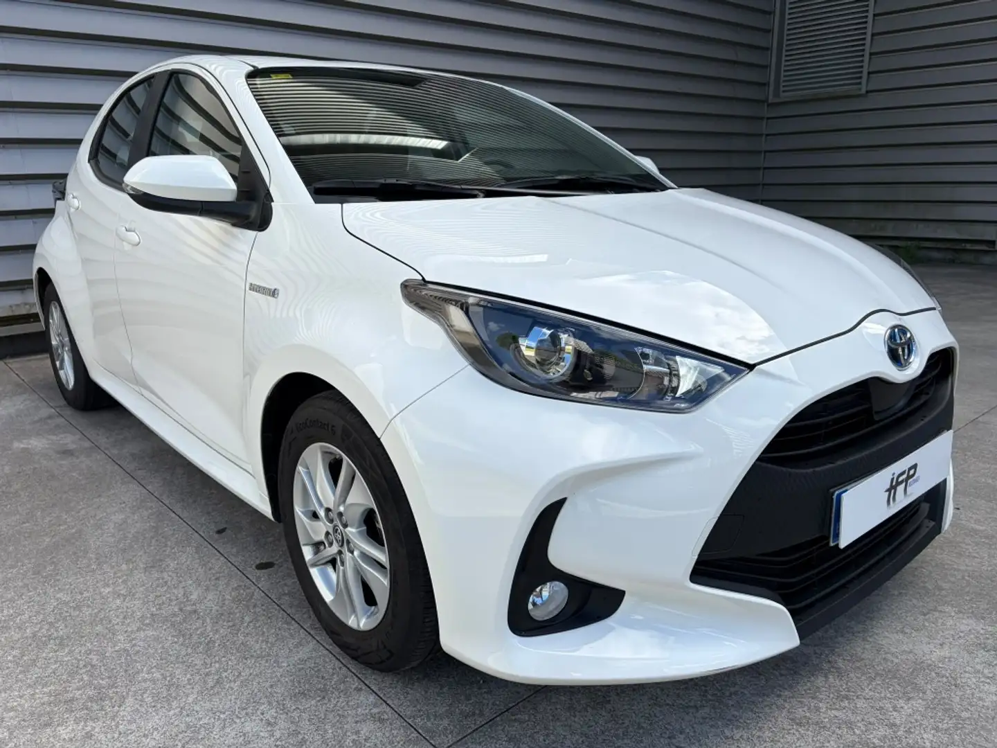 Toyota Yaris 120H 1.5 Business Plus Blanco - 1