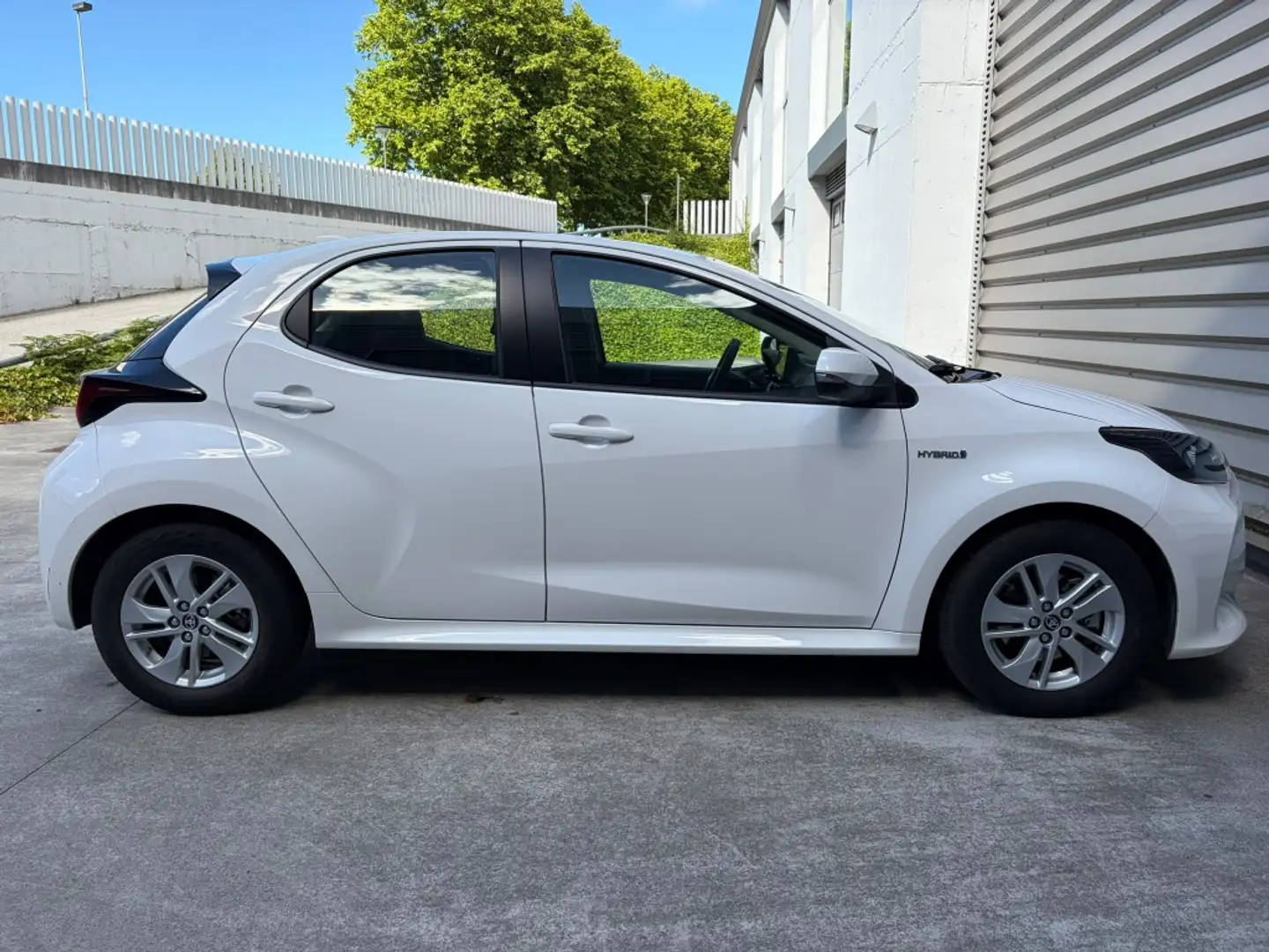Toyota Yaris 120H 1.5 Business Plus Blanco - 2