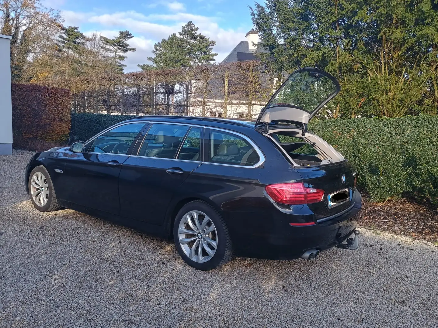 BMW 520 520d Touring Aut. Luxury Line Zwart - 2