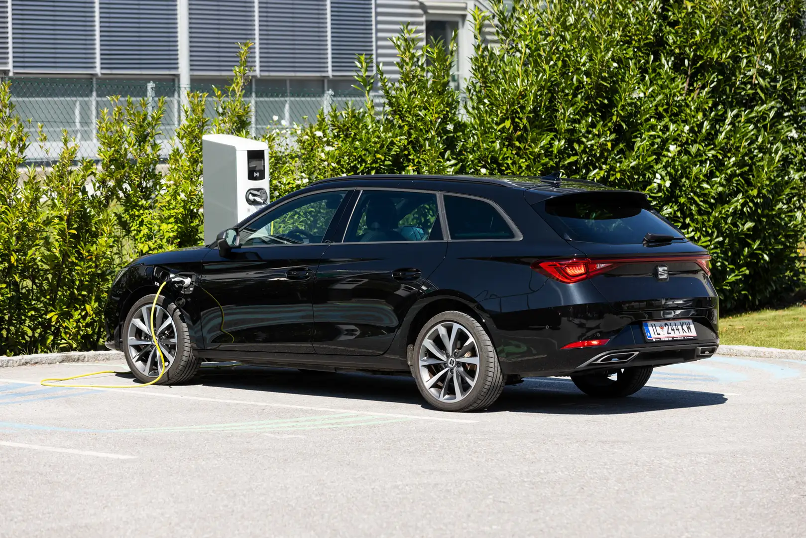 SEAT Leon e-Hybrid Leon ST FR eHybrid 204 DSG Schwarz - 1
