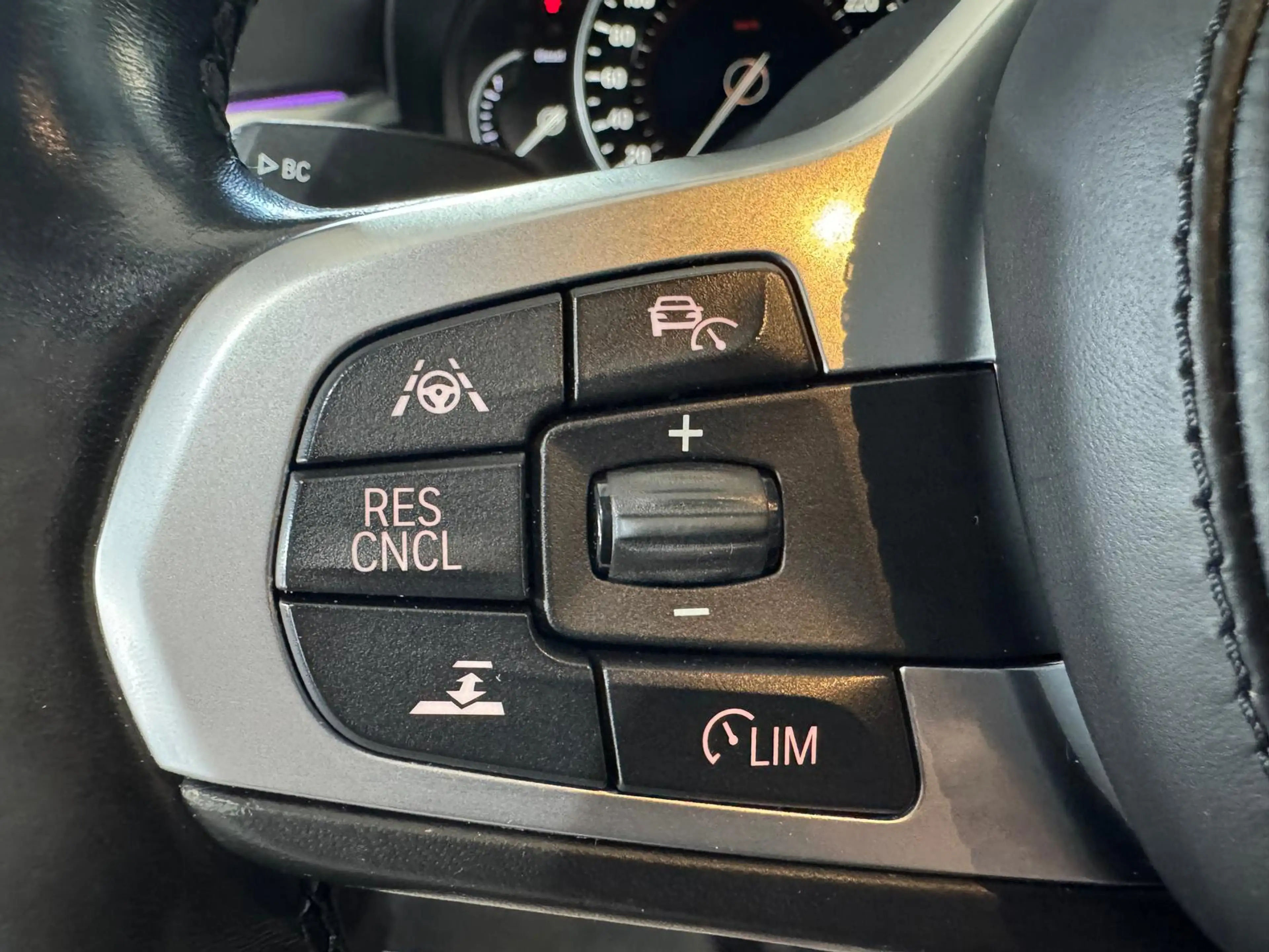 BMW 525 d Luxury Line LED HUD PANO H&K ACC 360° STHZ — photo 17