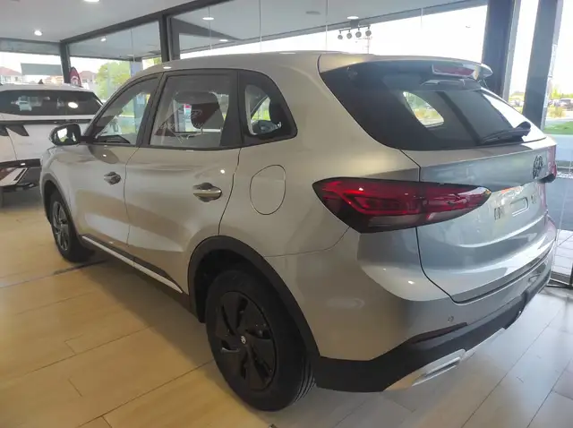 MG ZS view 3