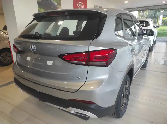 MG ZS view 4