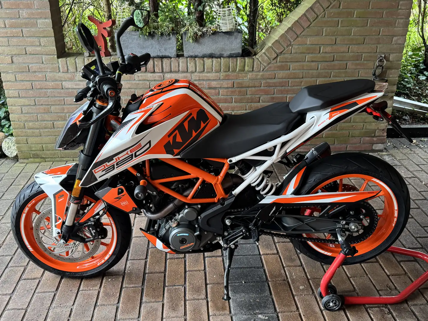 KTM 390 Duke Wit - 1