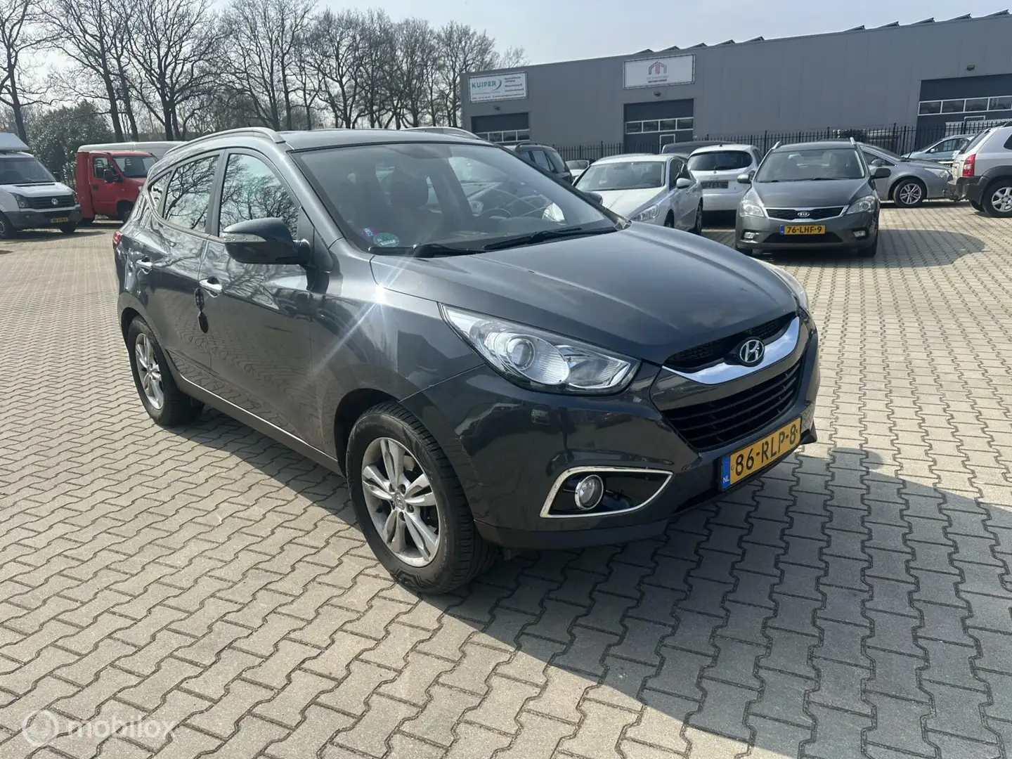 Hyundai iX35 2.0 CRDi HP 4WD Dynamic Grijs - 1
