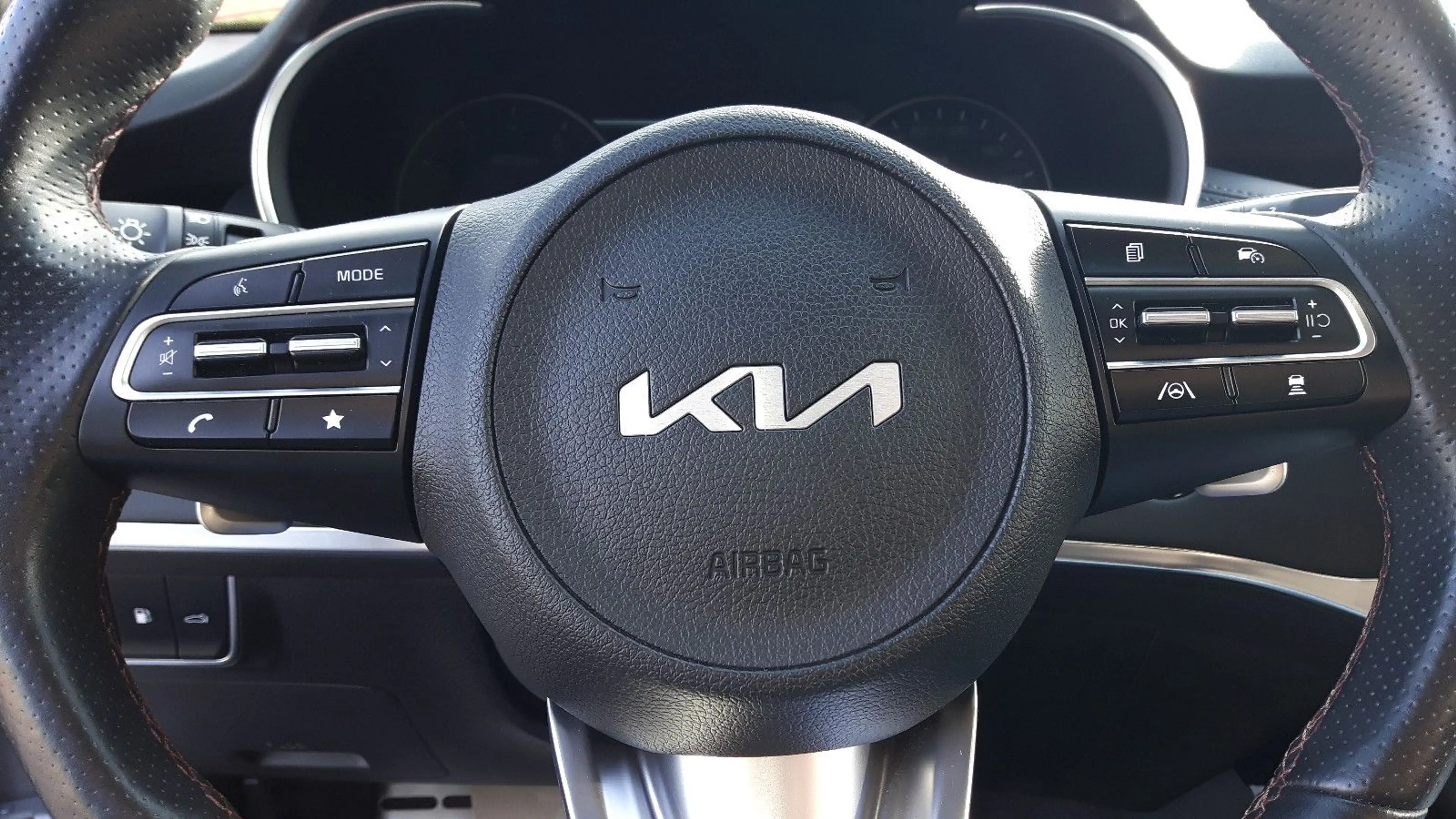 Kia Stinger 3,3T AWD AT8 GT LED Rot GD — photo 10