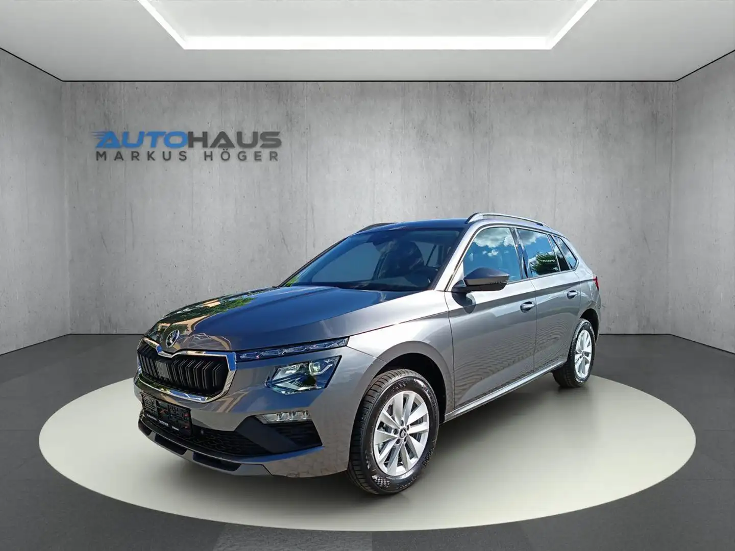 Skoda Kamiq 1.5 16V TSI DSG AHK +variabler Boden+KAMERA+MATRIX Grau - 1