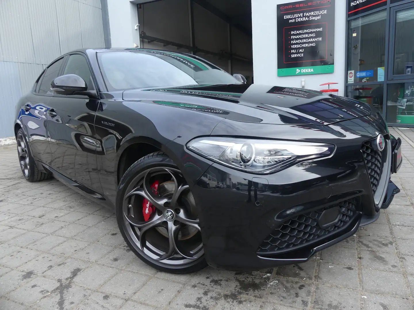 Alfa Romeo Giulia Veloce 2.0 Turbo 16V Ti Q4 LEDER/H&K/ACC Schwarz - 1