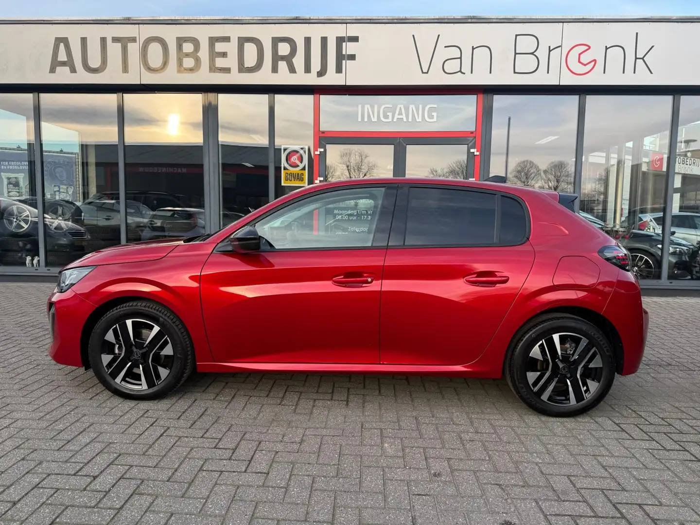 Peugeot 208 1.2 PureTech 100PK Allure | Carplay | Cruise | PDC Rouge - 2