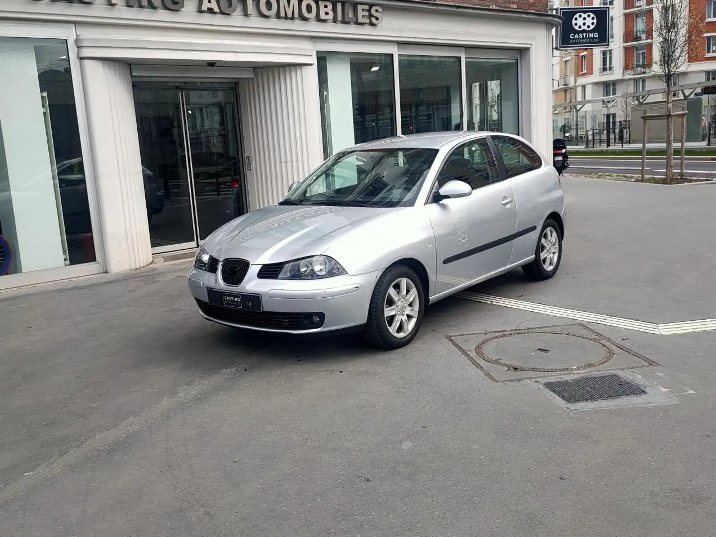 SEAT Ibiza 1.4 16V SPORT EDITION 3P destiné à professionnels Gris - 1