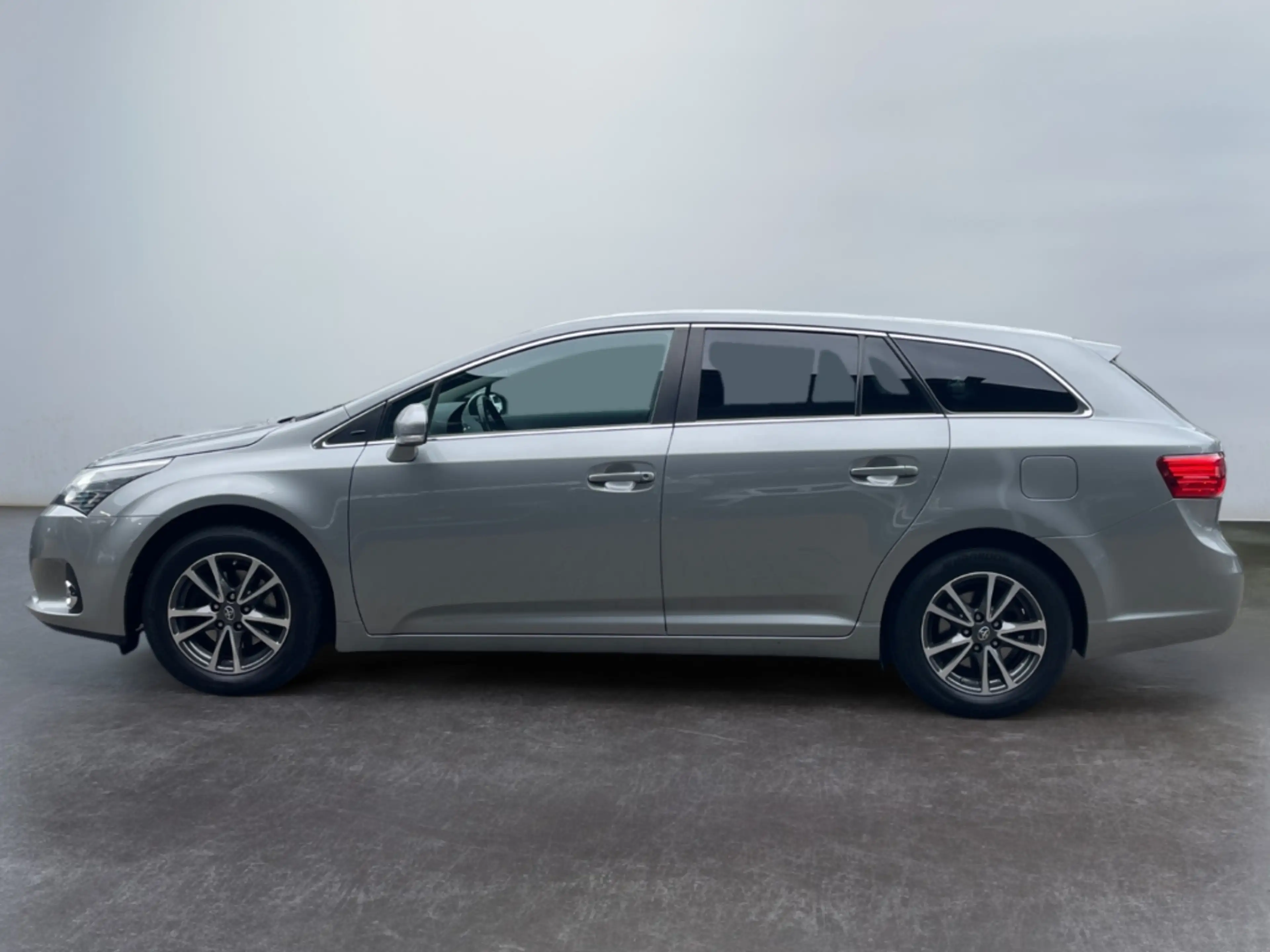 Toyota Avensis Kombi 1.8 Edition *Kamera*SHZ*Bluetooth* — photo 5