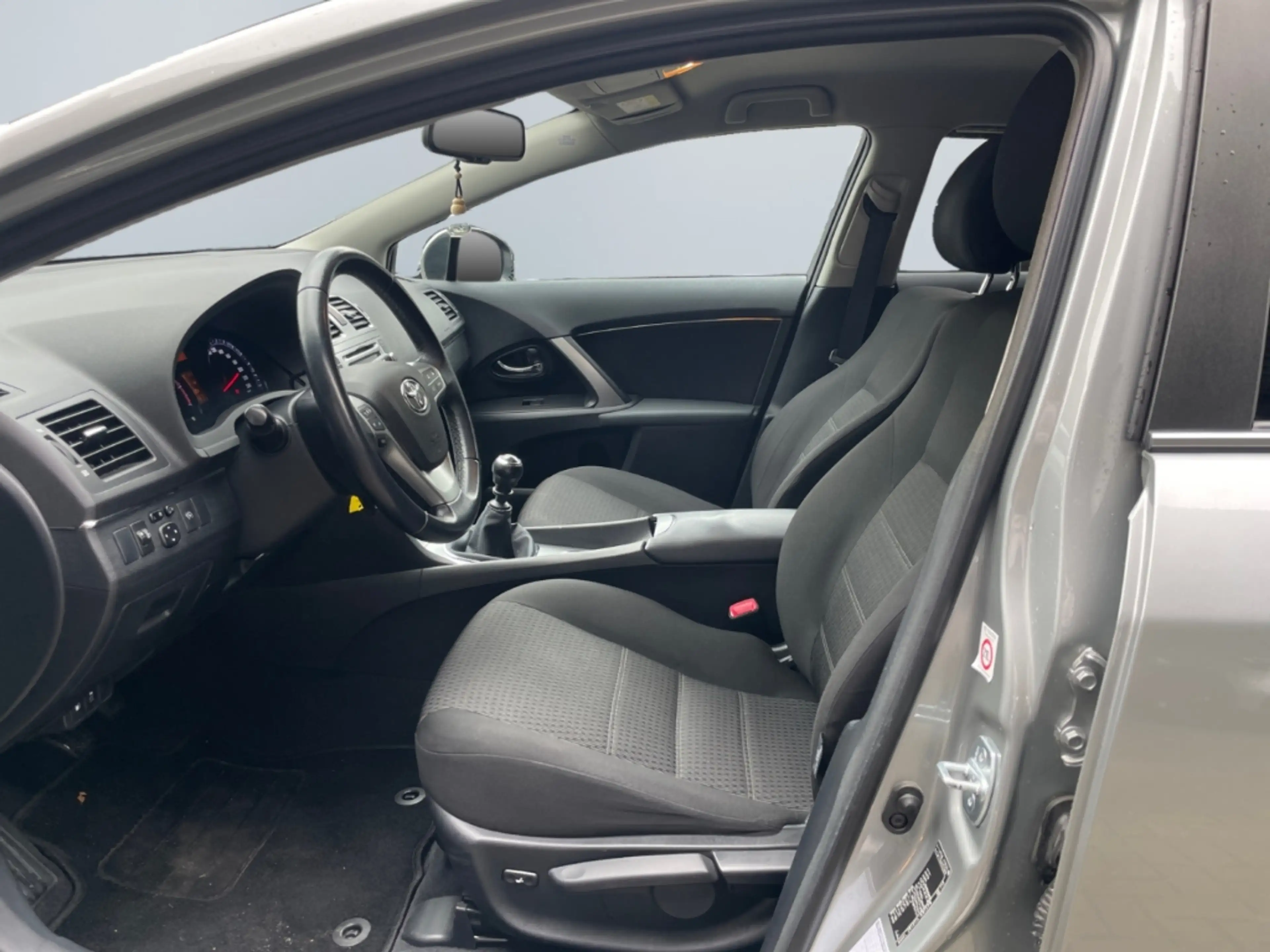 Toyota Avensis Kombi 1.8 Edition *Kamera*SHZ*Bluetooth* — photo 9