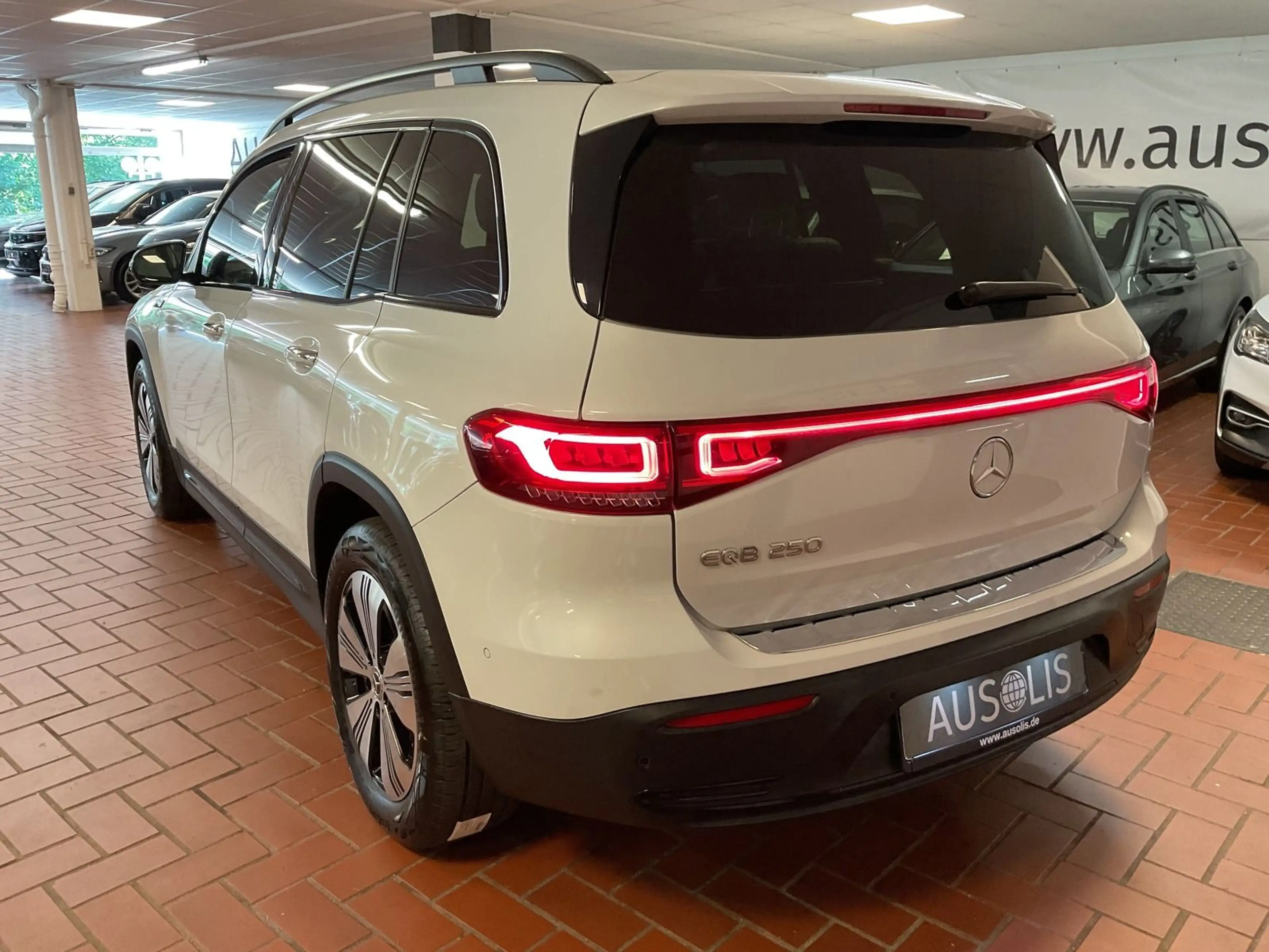 Mercedes-Benz EQB 250 Advanced PLUS Night Paket,Kamera,Media — photo 5