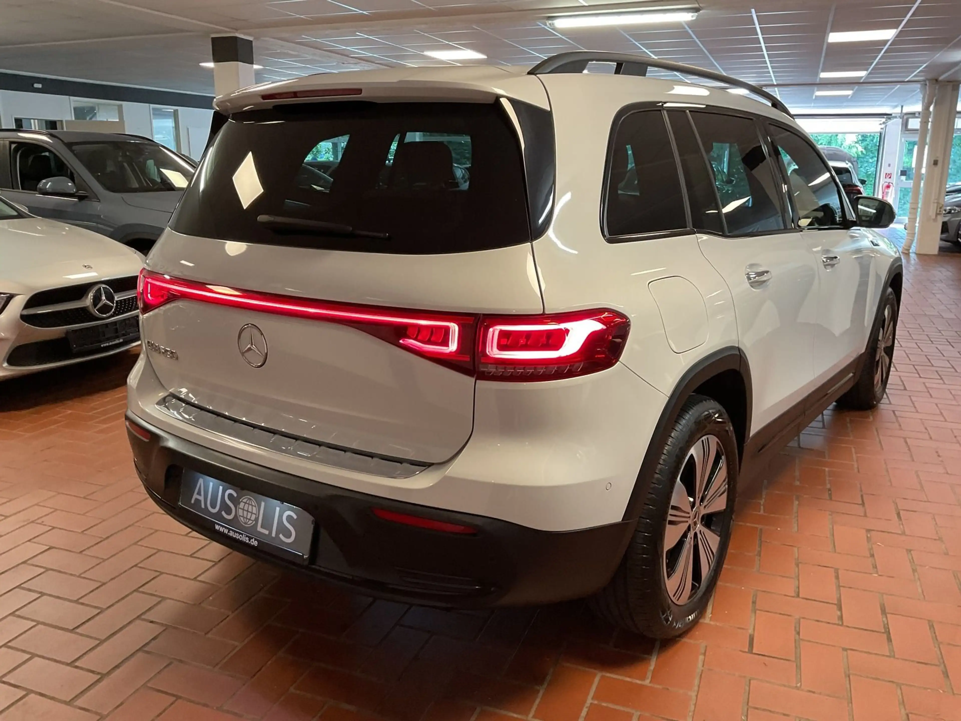 Mercedes-Benz EQB 250 Advanced PLUS Night Paket,Kamera,Media — photo 8