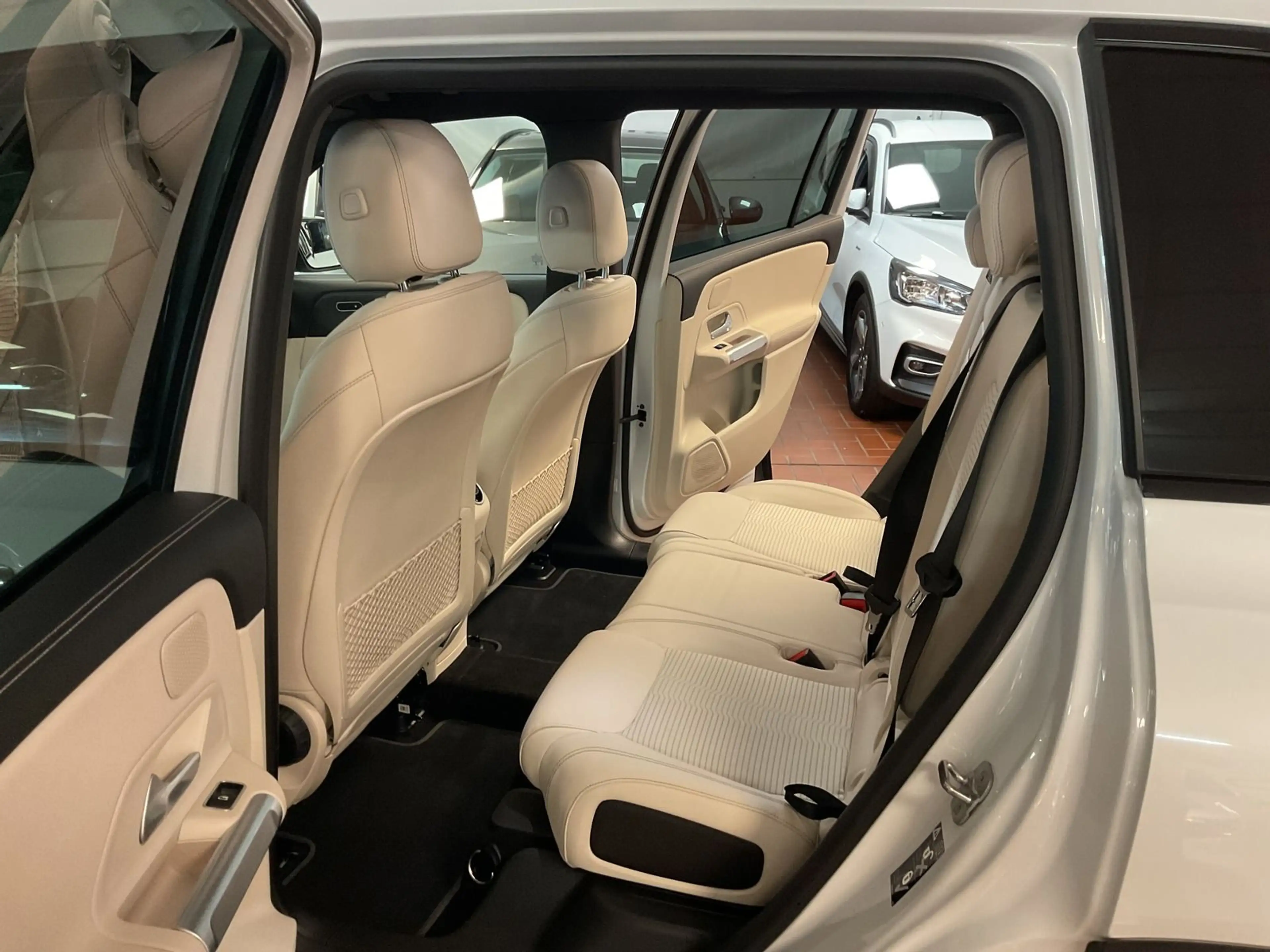 Mercedes-Benz EQB 250 Advanced PLUS Night Paket,Kamera,Media — photo 10