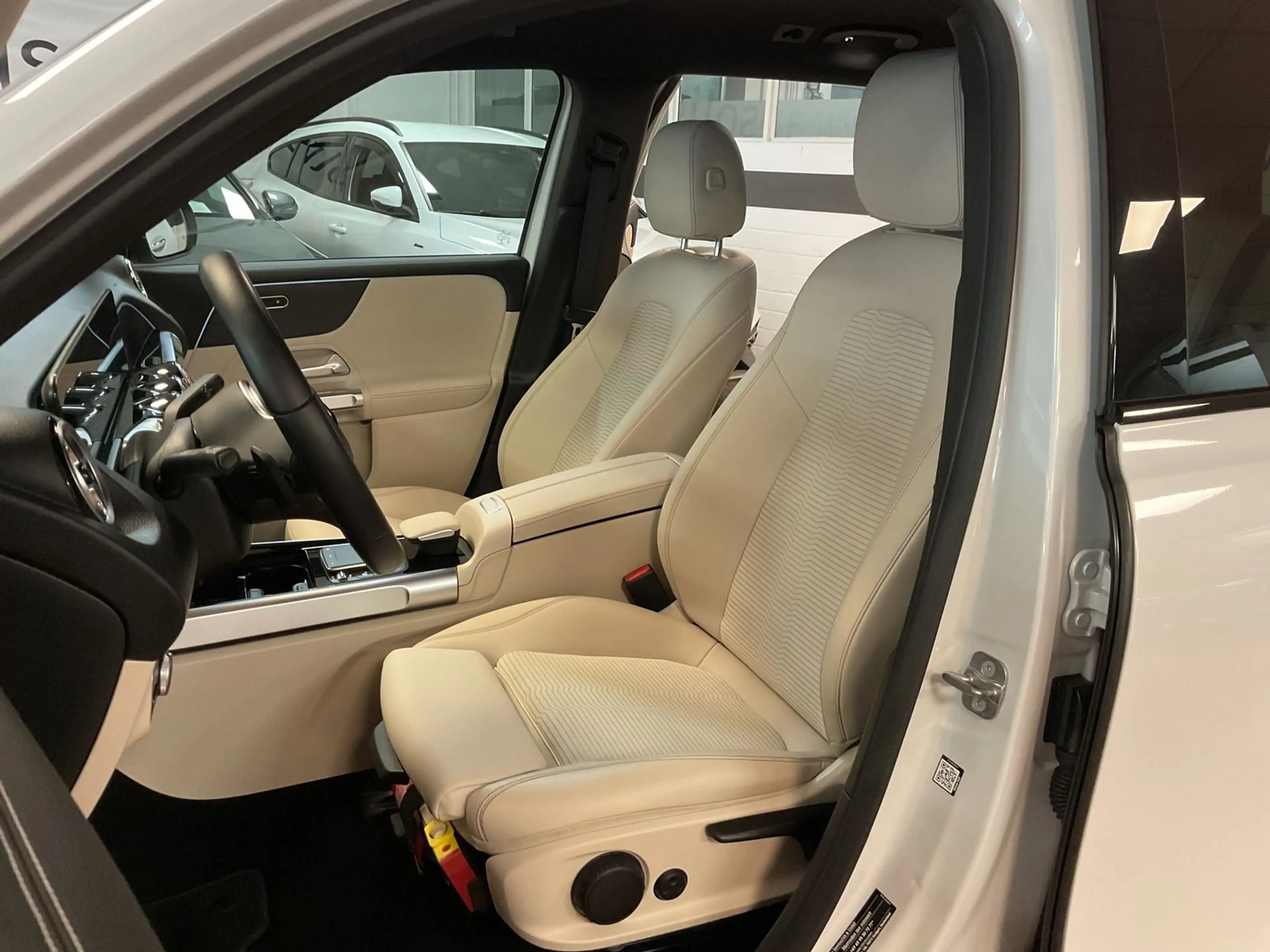 Mercedes-Benz EQB 250 Advanced PLUS Night Paket,Kamera,Media — photo 11