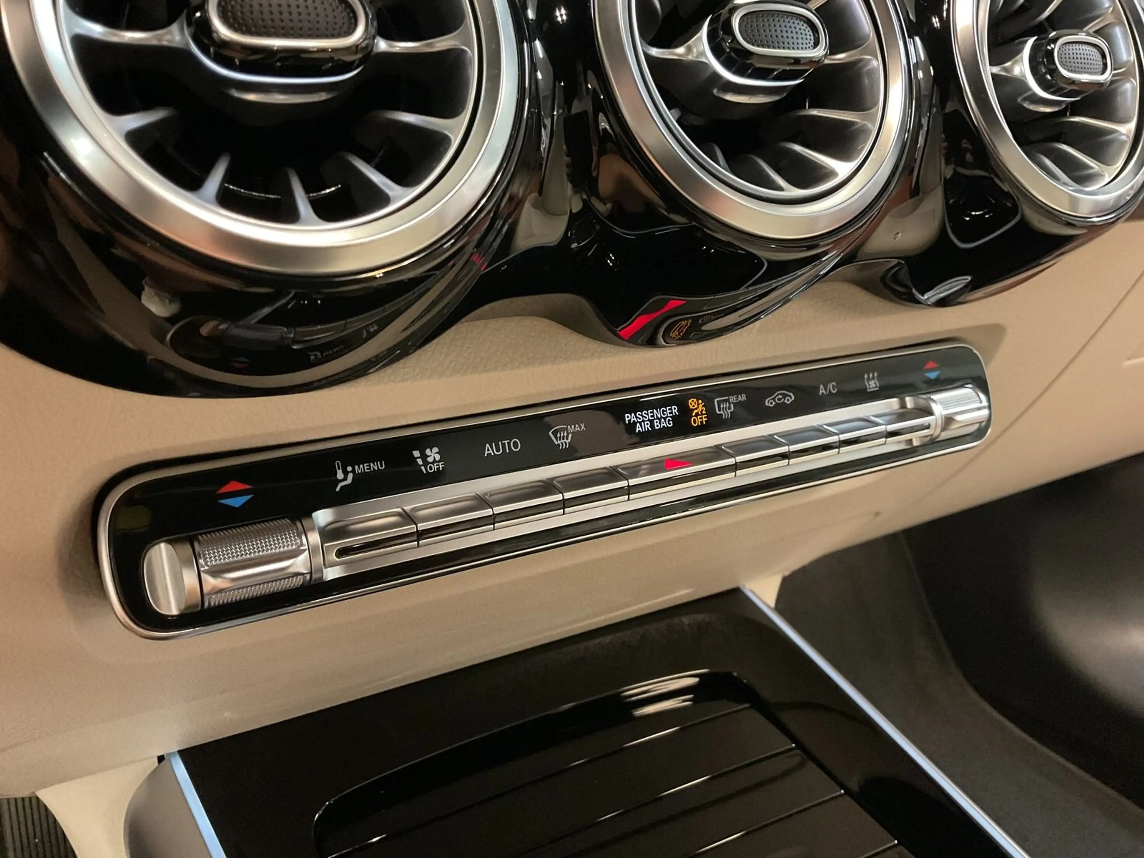 Mercedes-Benz EQB 250 Advanced PLUS Night Paket,Kamera,Media — photo 13