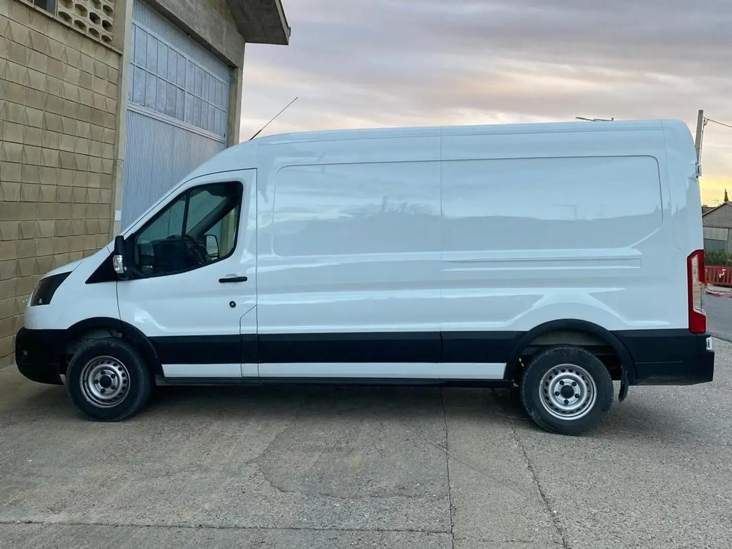 Ford Transit FT 350 L3 Chasis Ambiente Tr. Tra. 130 Ambiente Blanco - 1