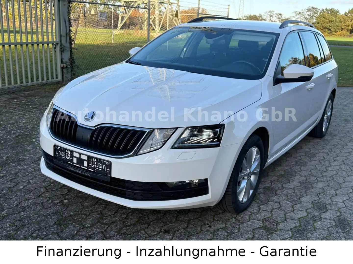 Skoda Octavia Combi Tour AUTOMATIK-NAVI-AHK Weiß - 2