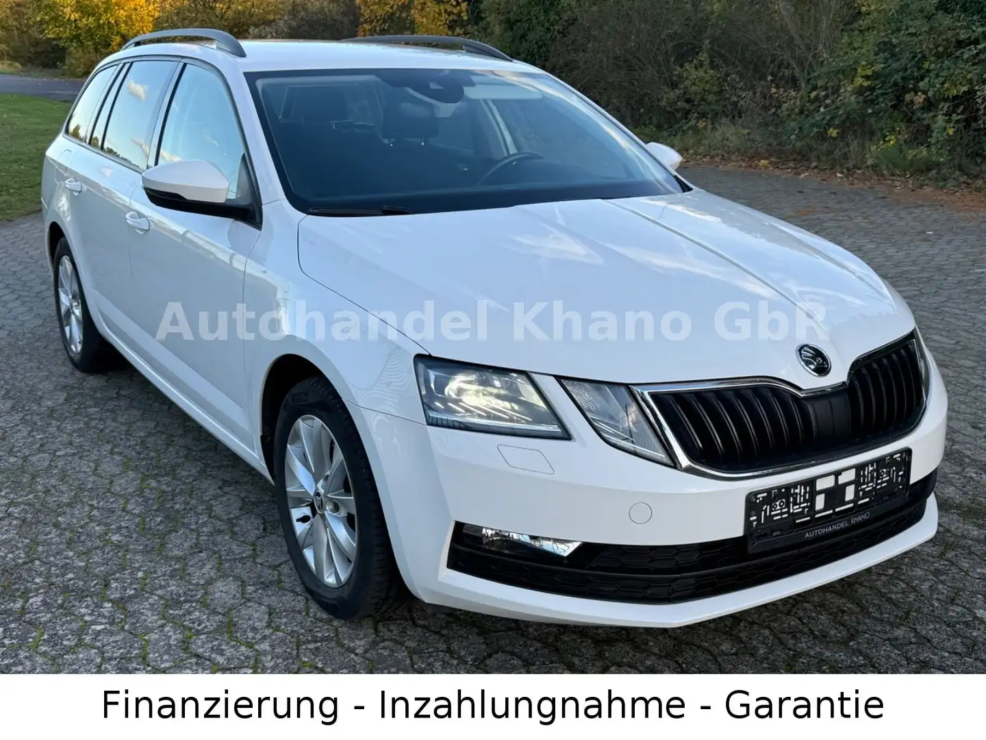 Skoda Octavia Combi Tour AUTOMATIK-NAVI-AHK Weiß - 1