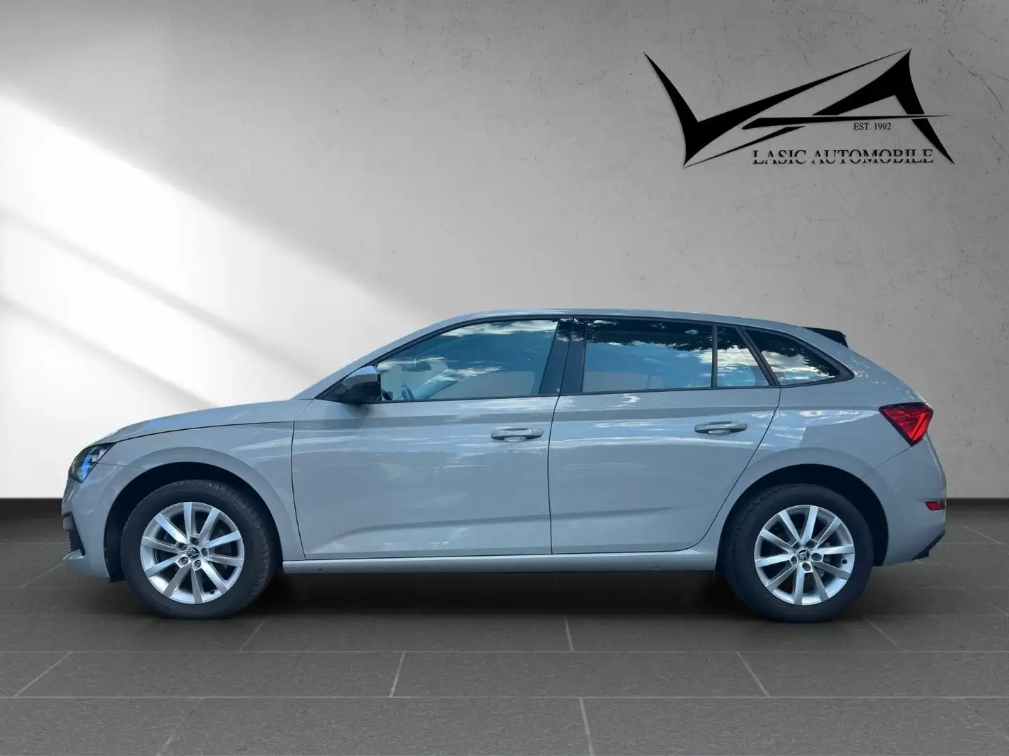 Skoda Scala Ambition 1.6 TDI DSG Navi/Pano/LED/AID Grijs - 2
