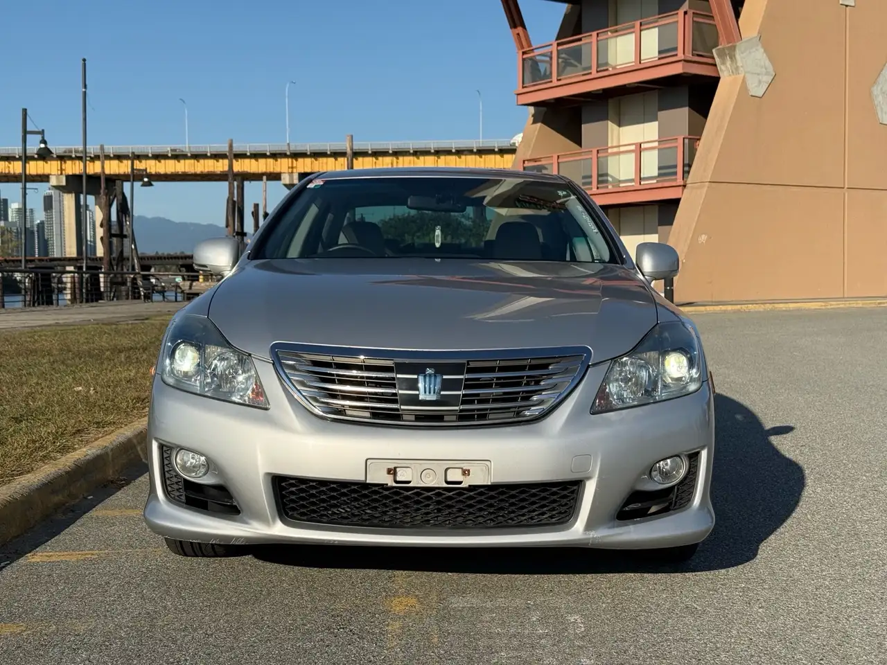 Toyota Crown снимка Toyota Crown